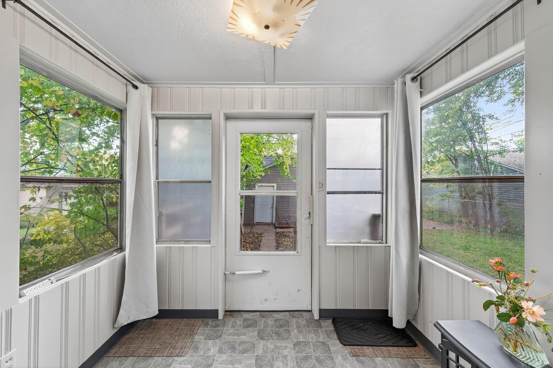 895 Rose Avenue E Property Photo 26