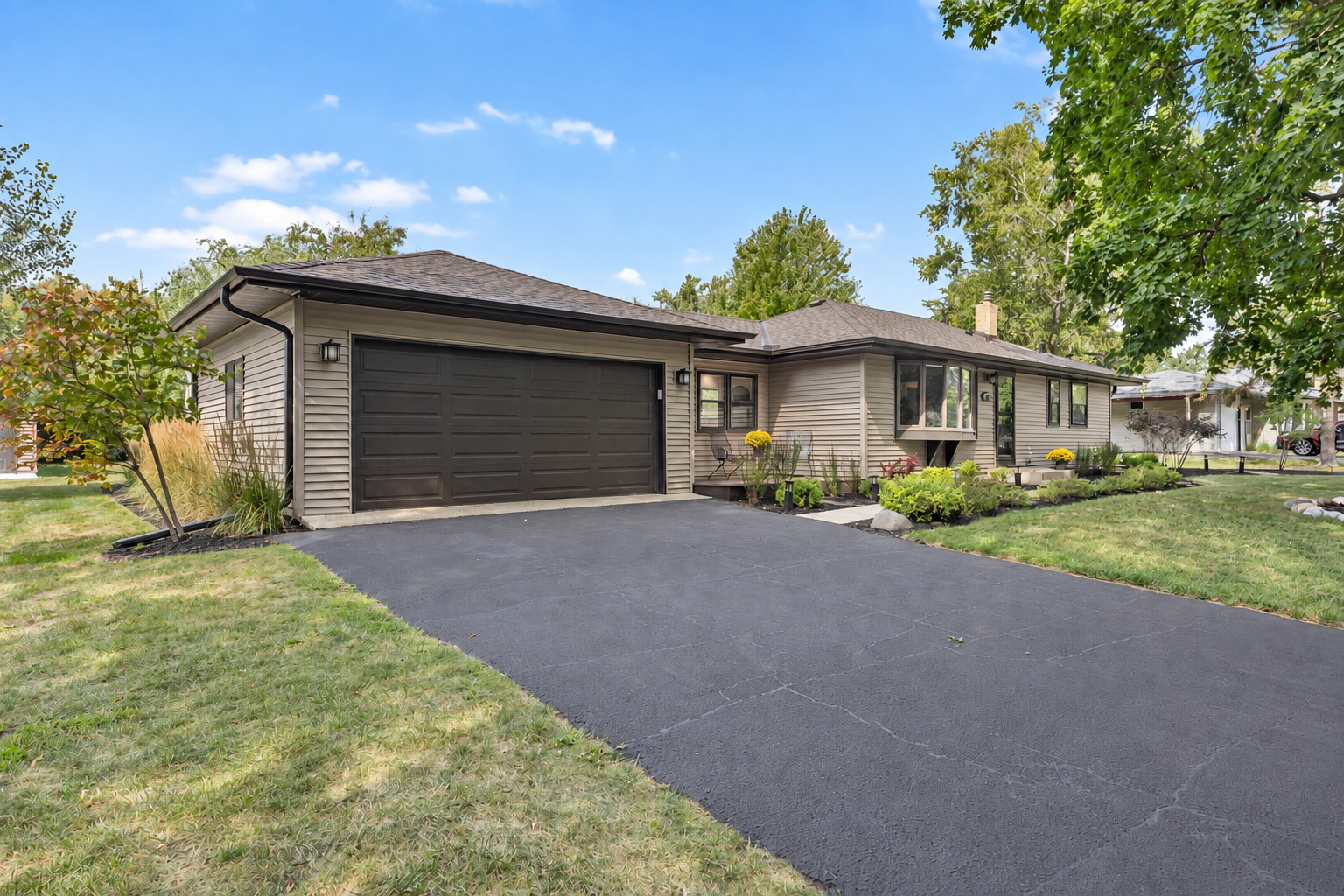 1619 Constance Drive E Property Photo 3