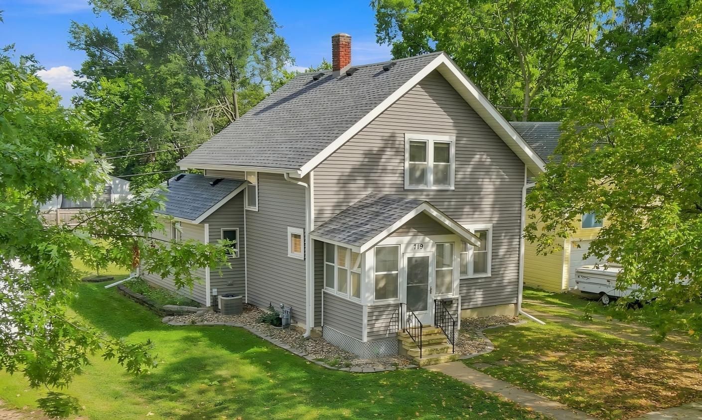 719 5th Avenue Nw Property Photo 1