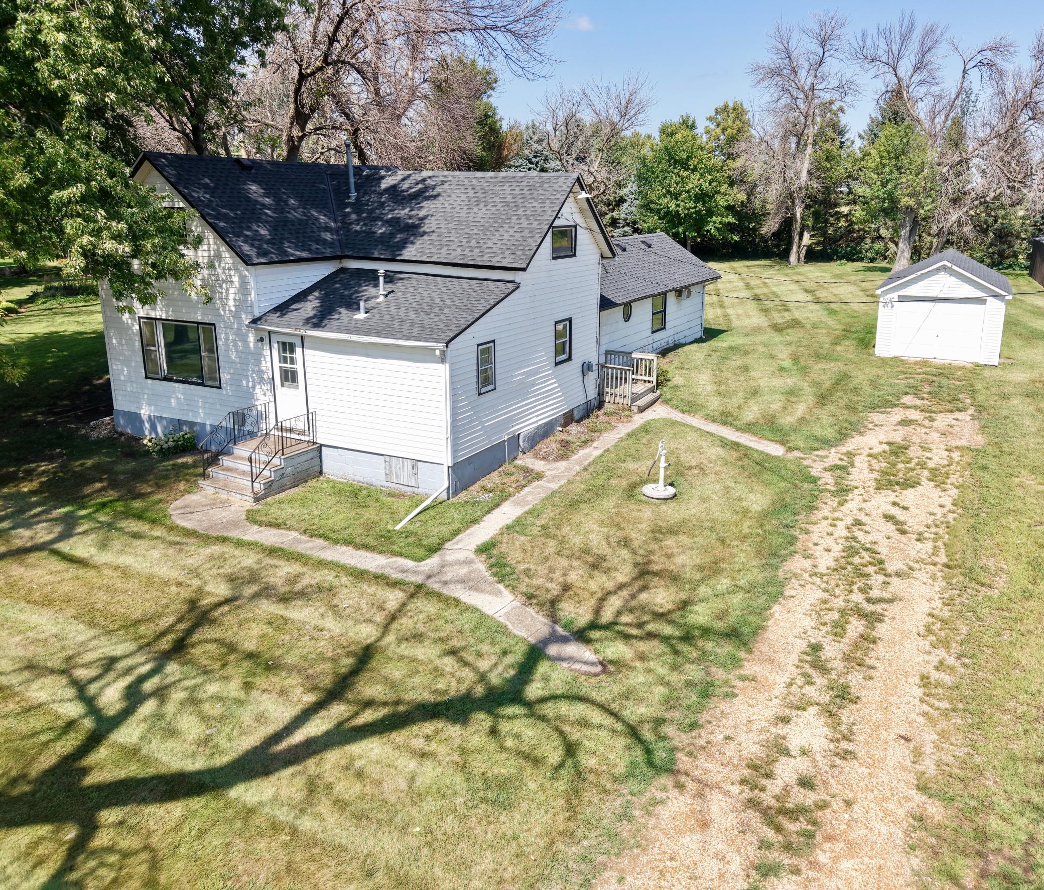 57736 370th Street Property Photo 2