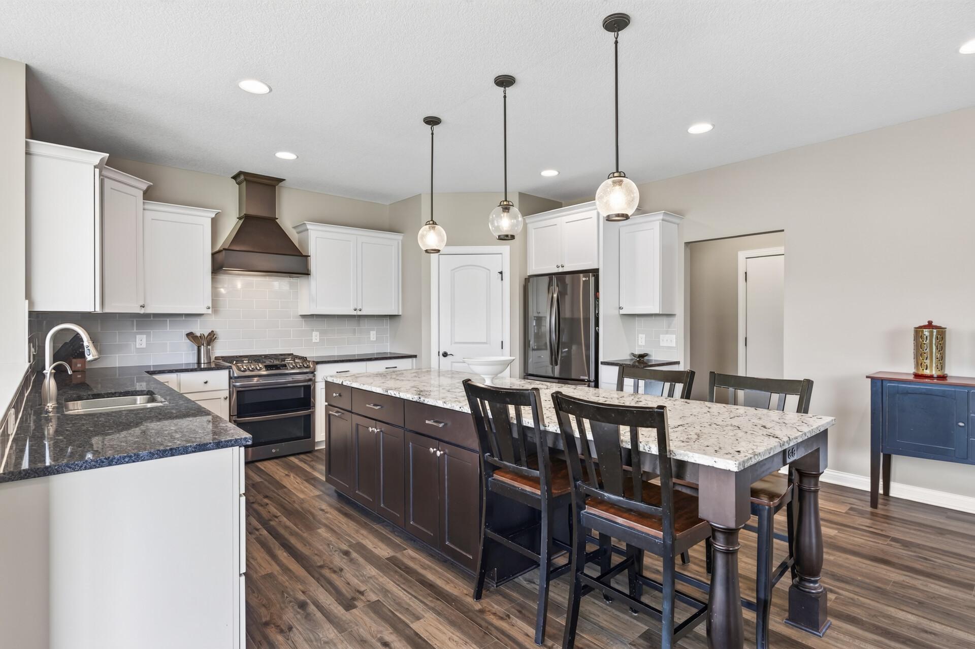 12410 Violet Circle Property Photo 10