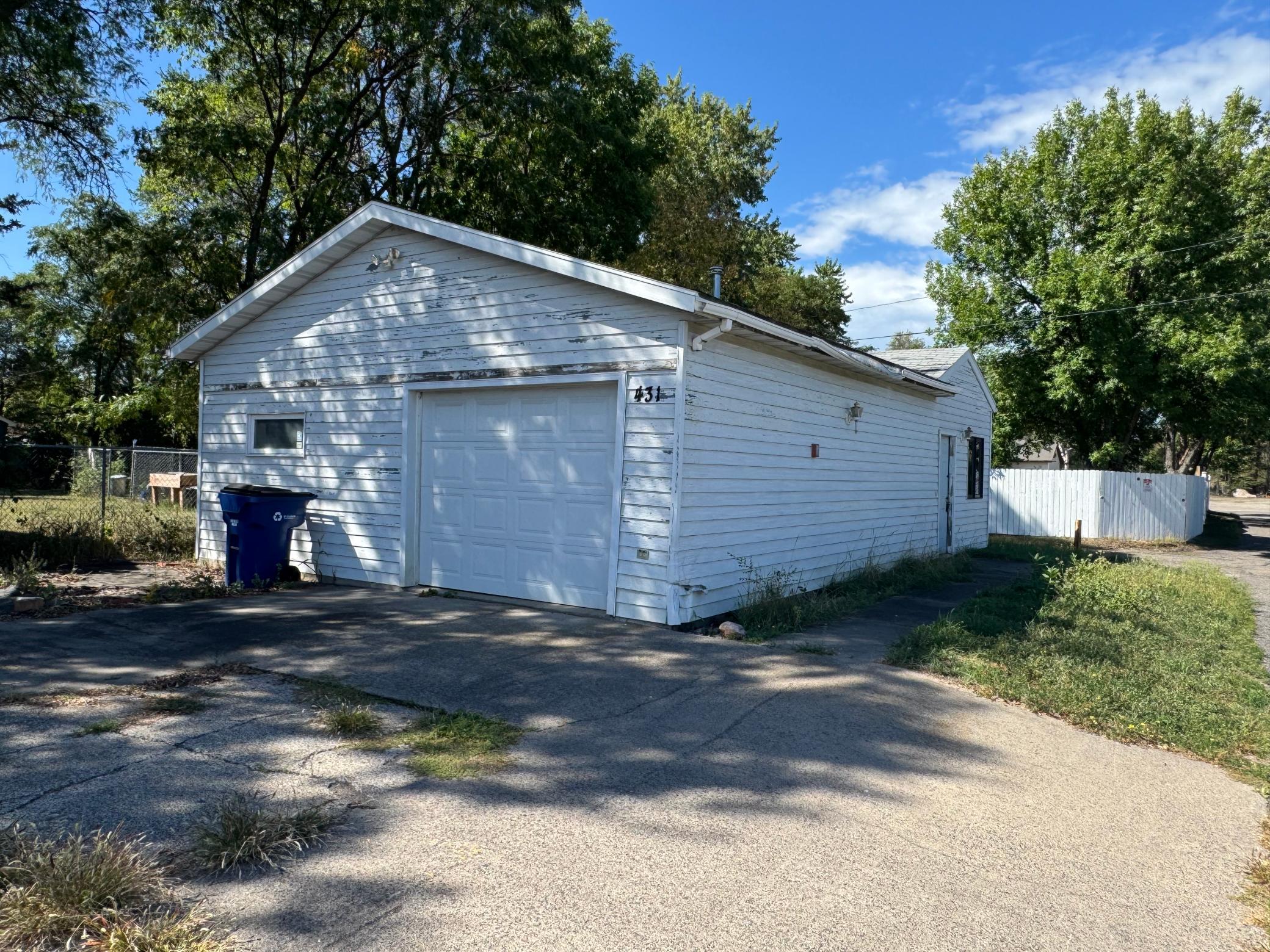 431 37th Avenue N Property Photo 3