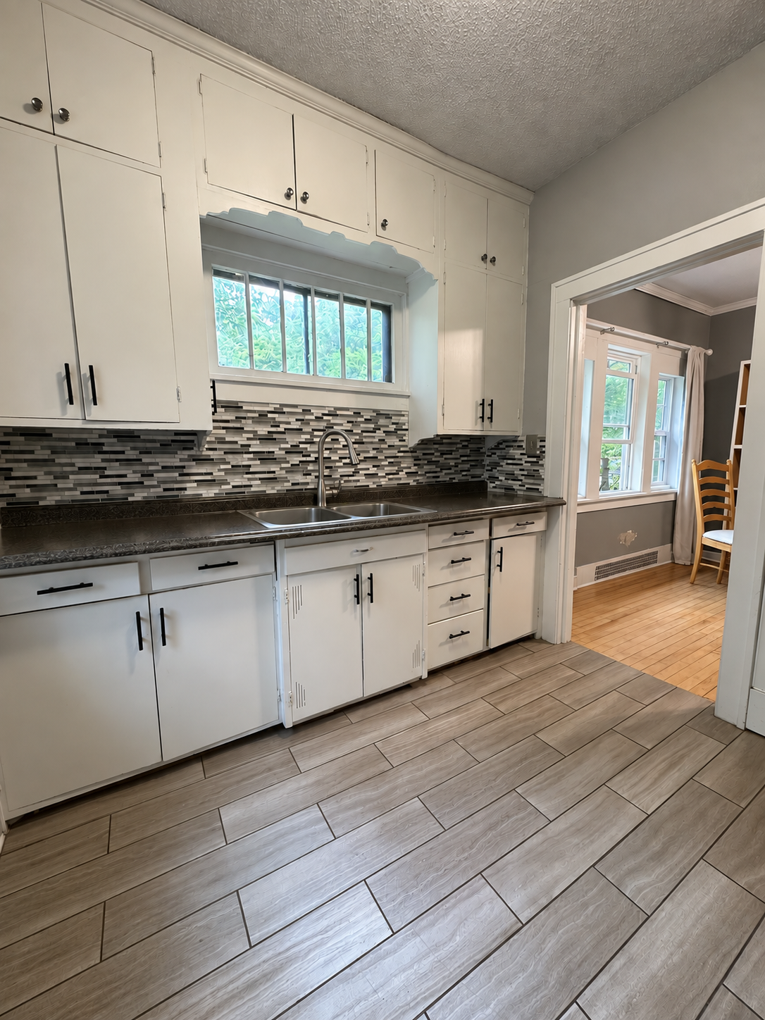 1034 University Drive N Property Photo 3