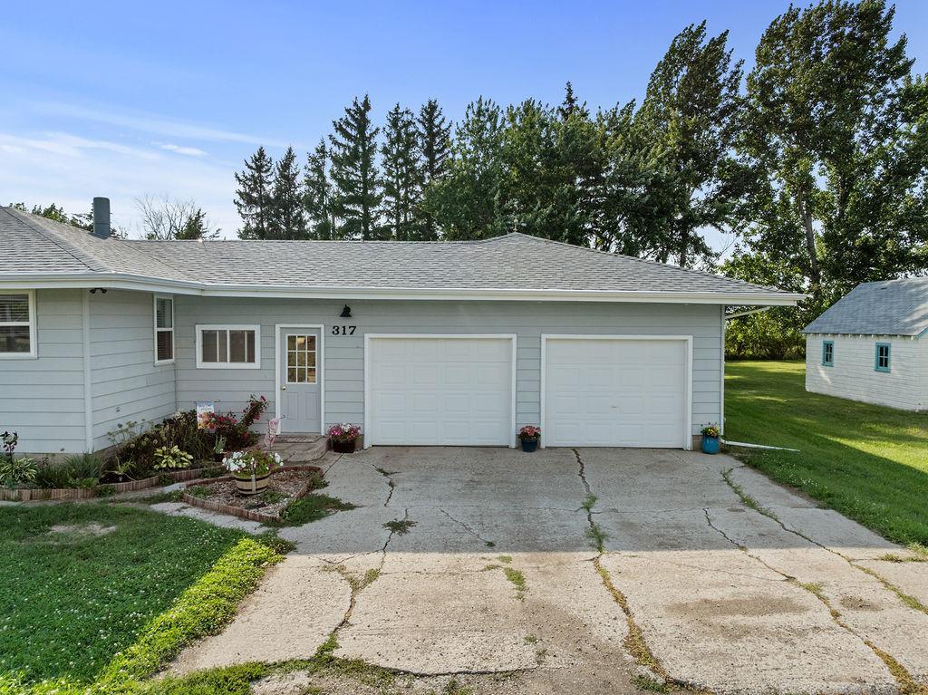 317 Henry Street Property Photo 5