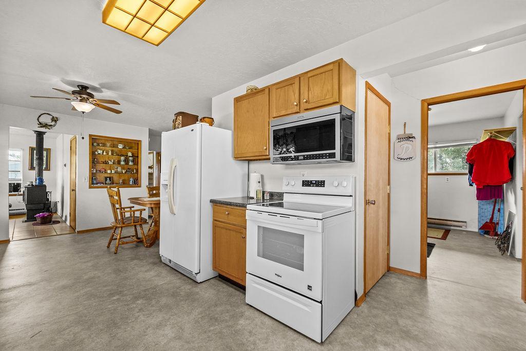 317 Henry Street Property Photo 28