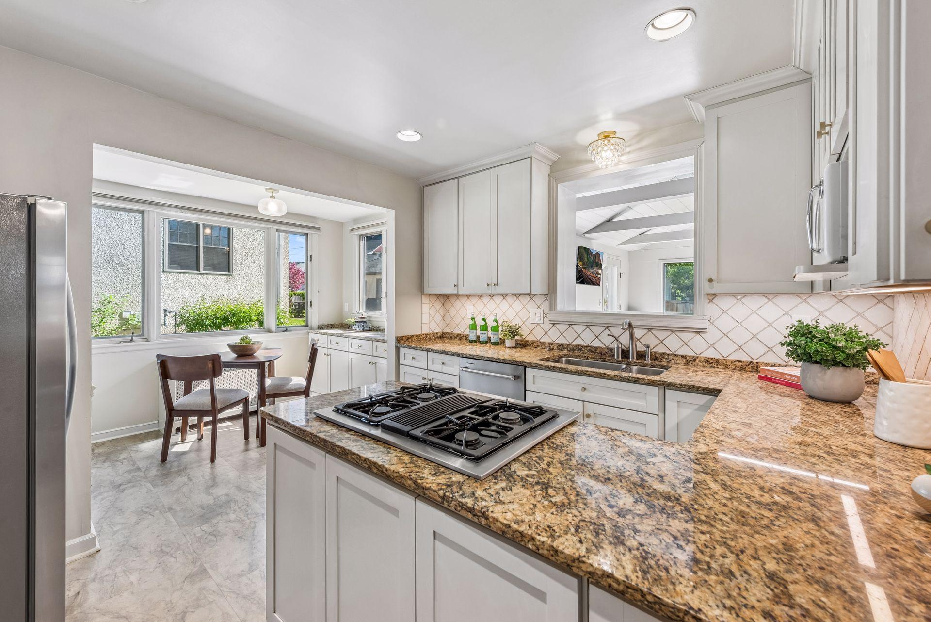 2720 Sunset Boulevard Property Photo 10