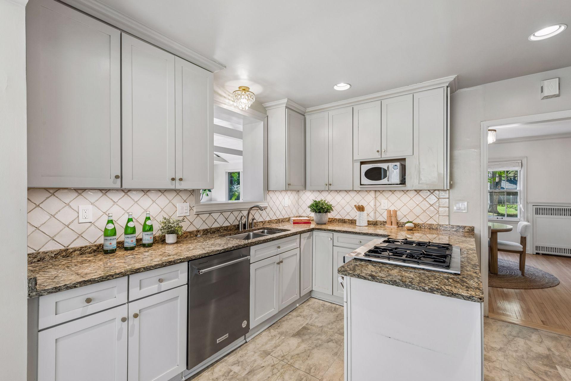 2720 Sunset Boulevard Property Photo 12