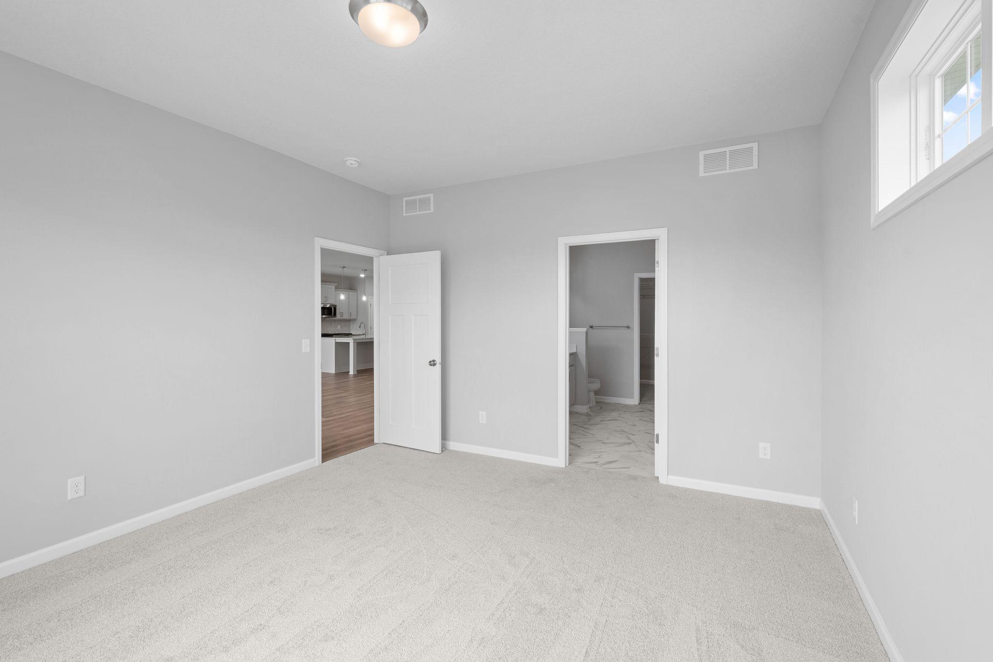 1186 Woods Creek Drive S Property Photo 22
