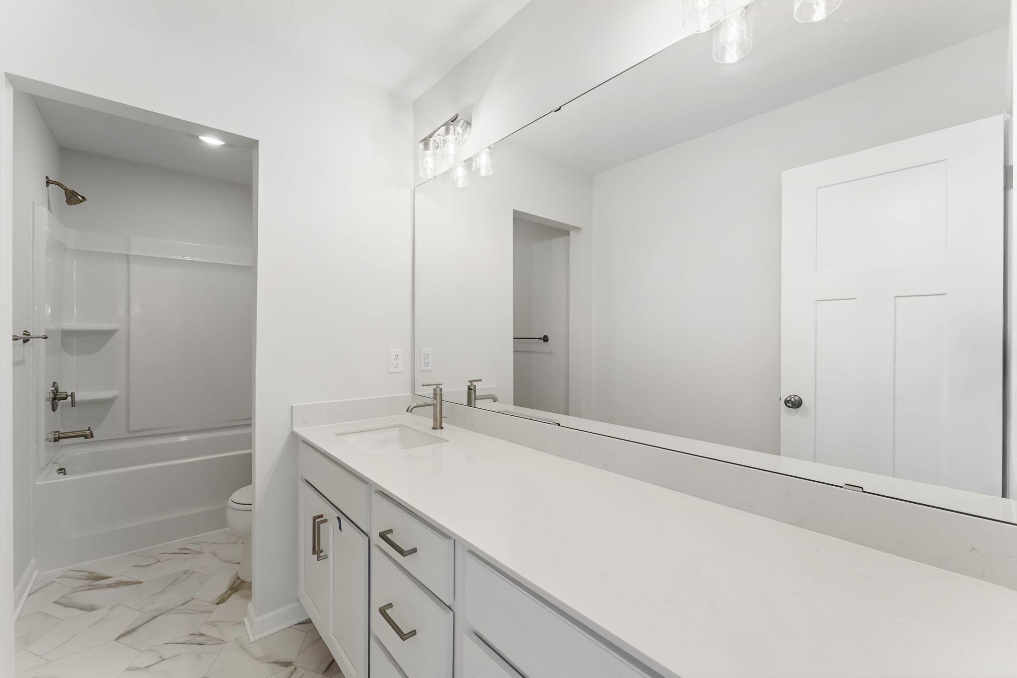 1003 Oakwood Lane S Property Photo 12