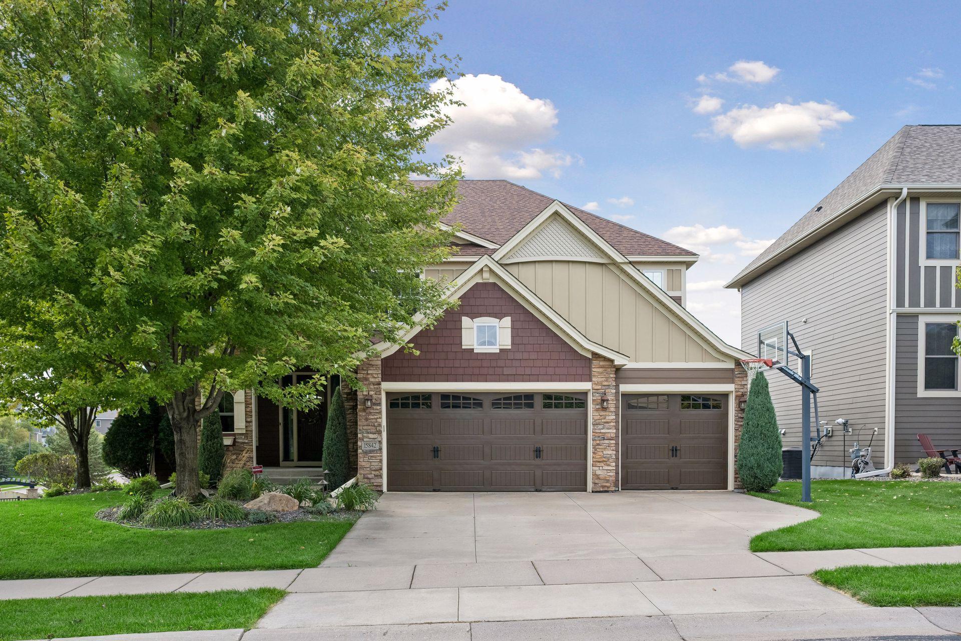 15842 57th Place N Property Photo 3