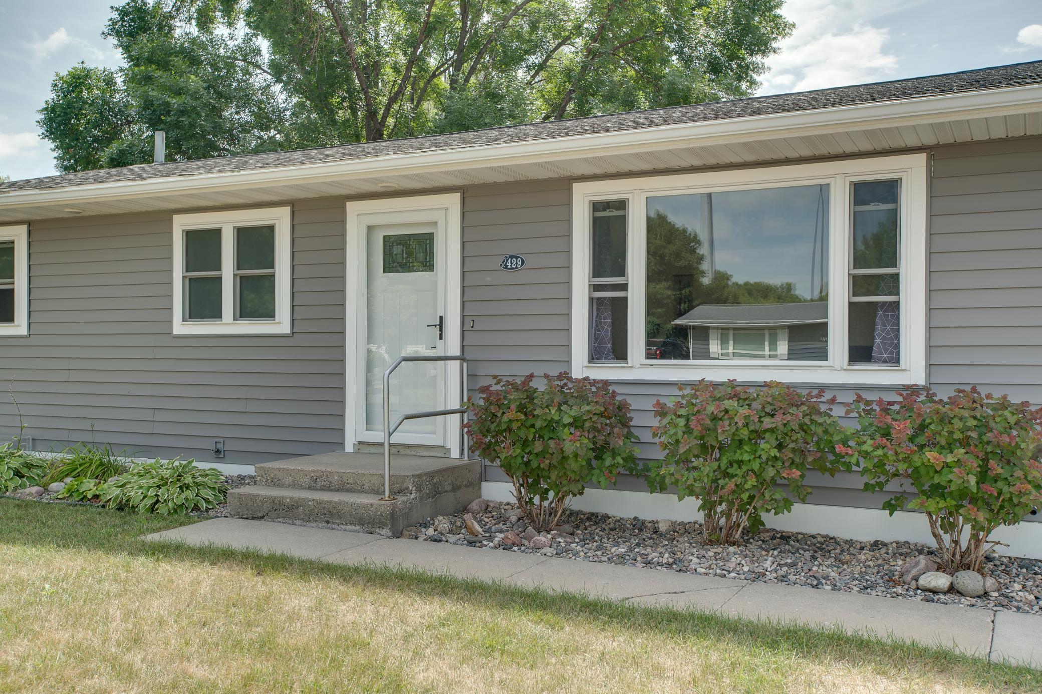 429 Brook Avenue Property Photo 5