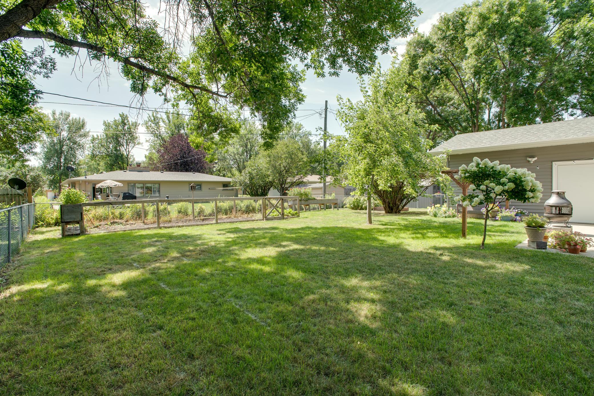 429 Brook Avenue Property Photo 41