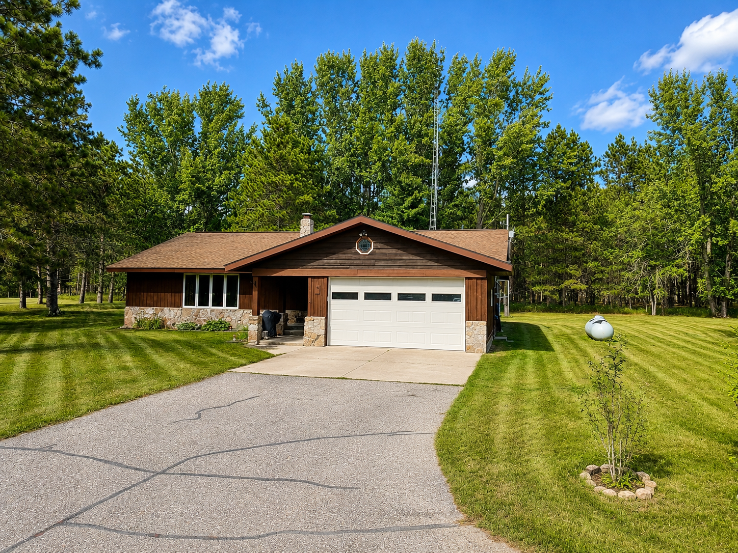 55203 State Highway 11 Property Photo 1