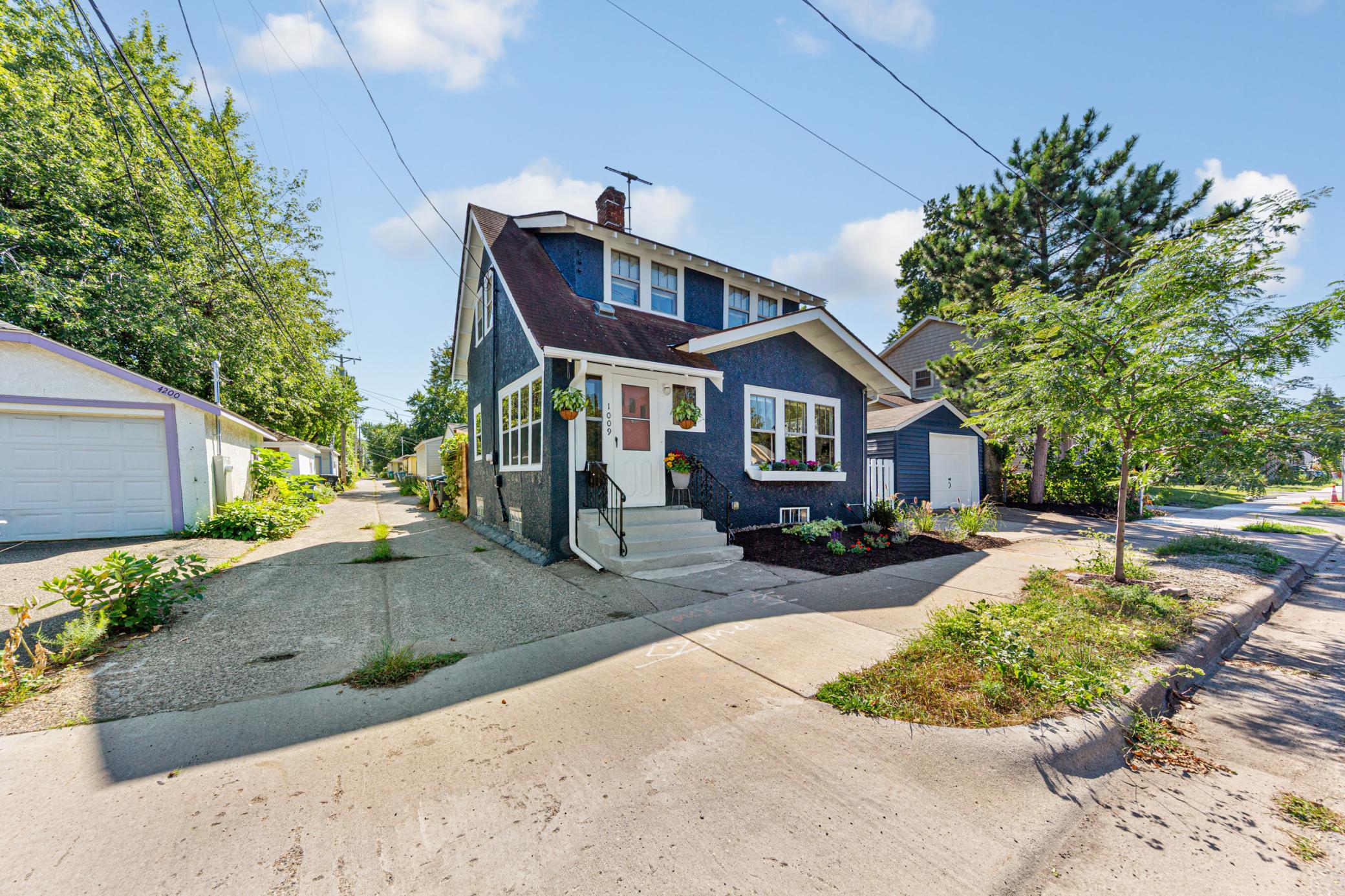1009 E 42nd Street Property Photo 1