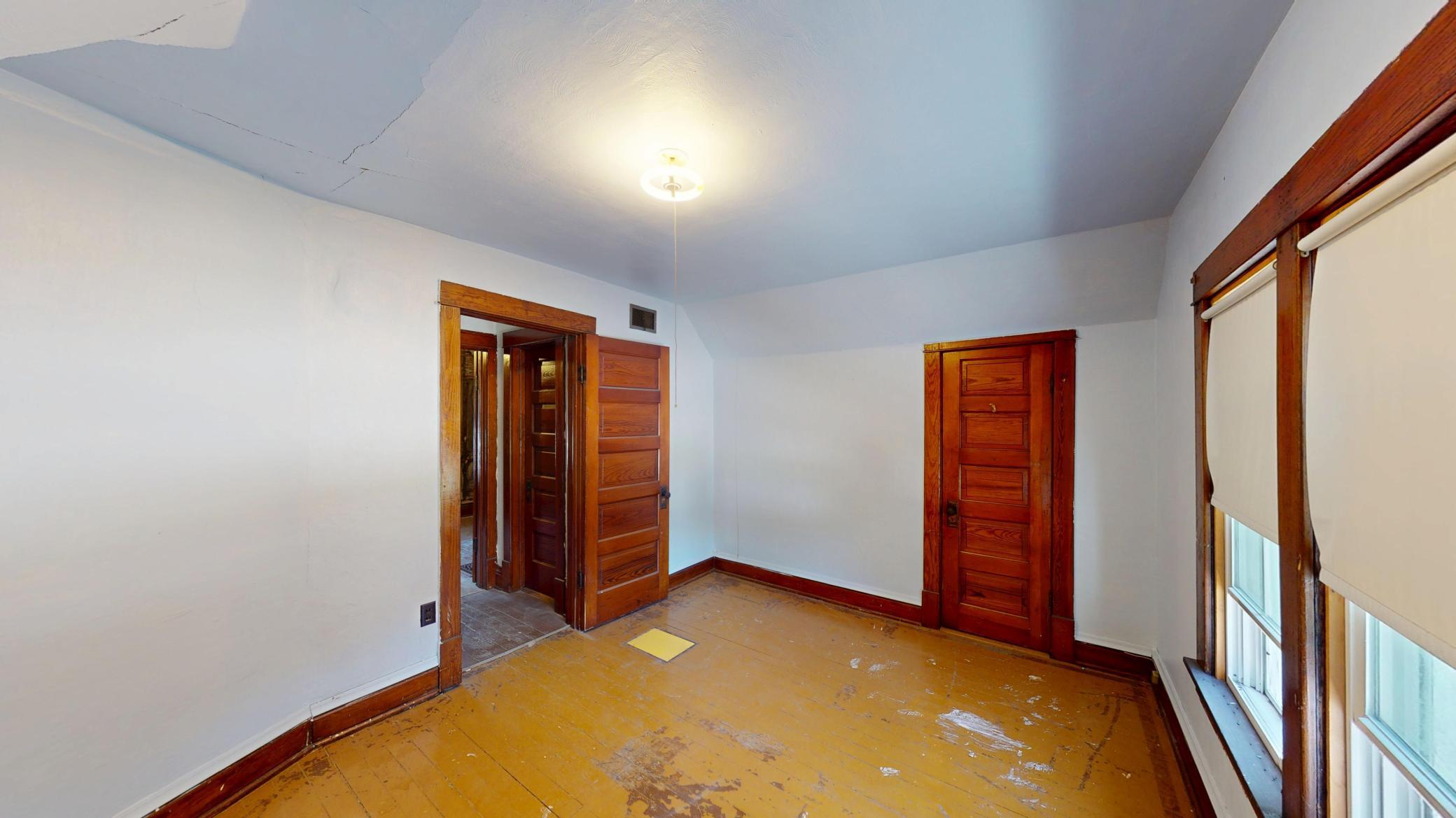 441 Center Avenue S Property Photo 18