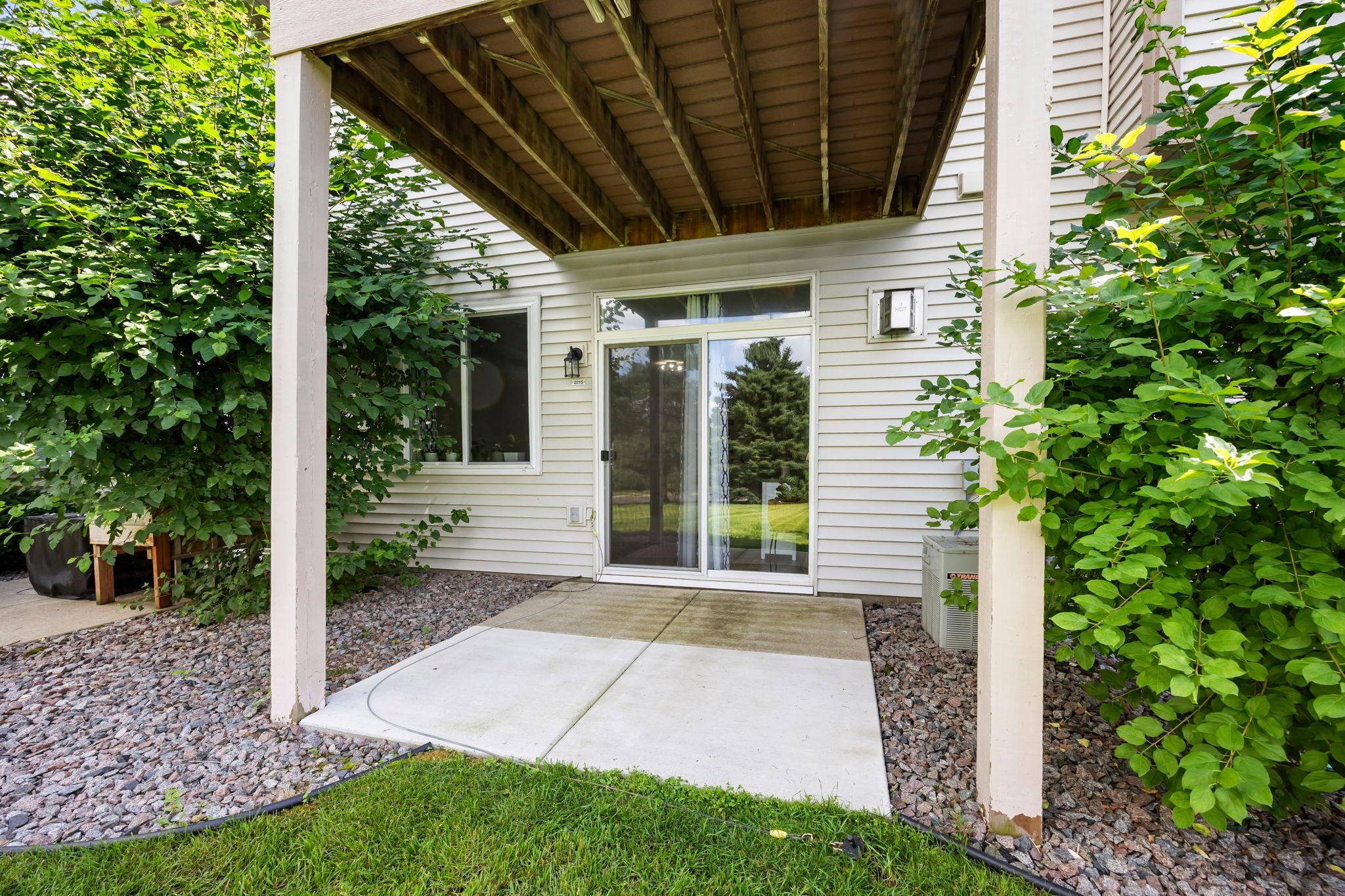 2215 White Water Way Property Photo 5