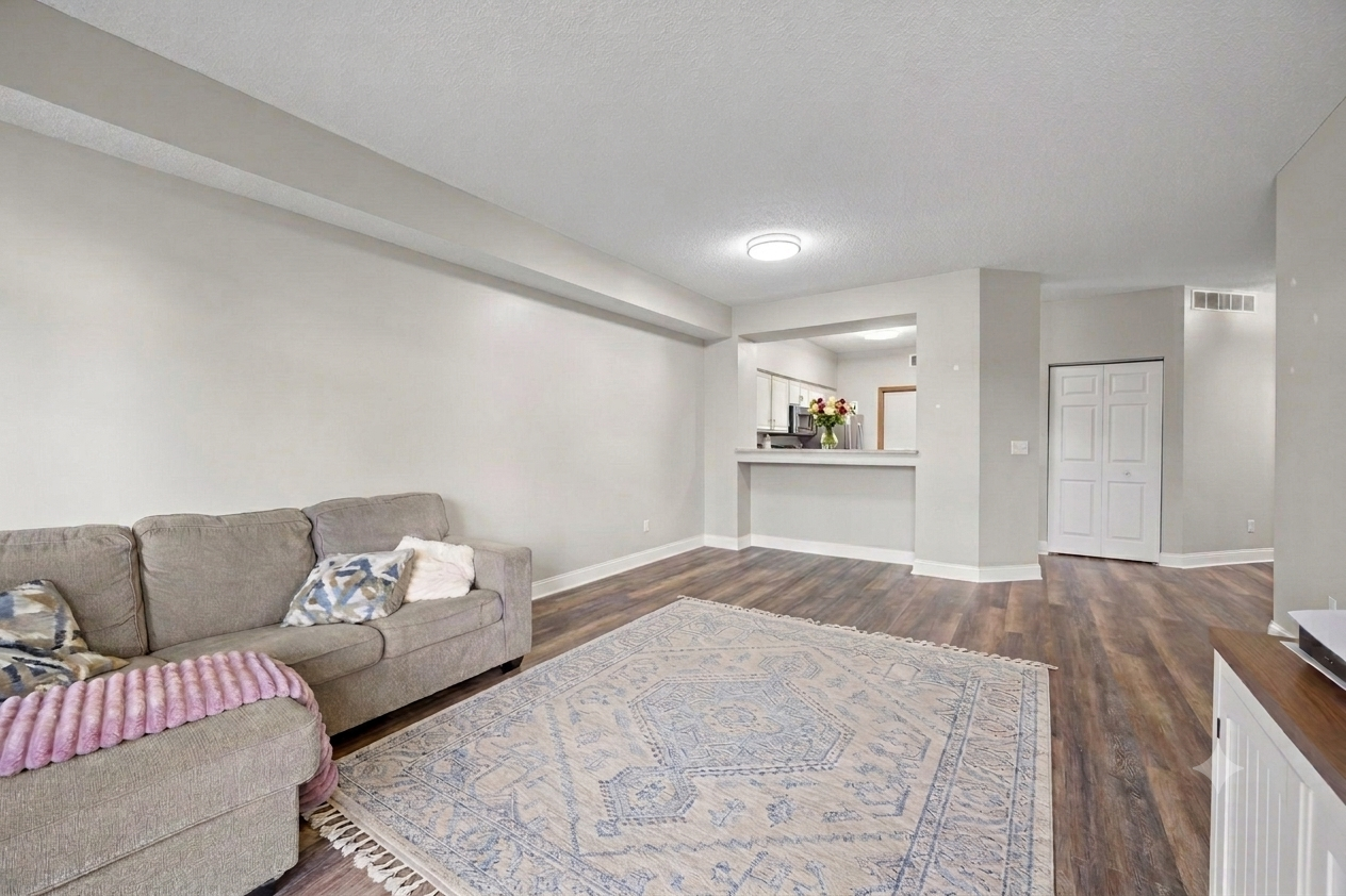 2215 White Water Way Property Photo 10