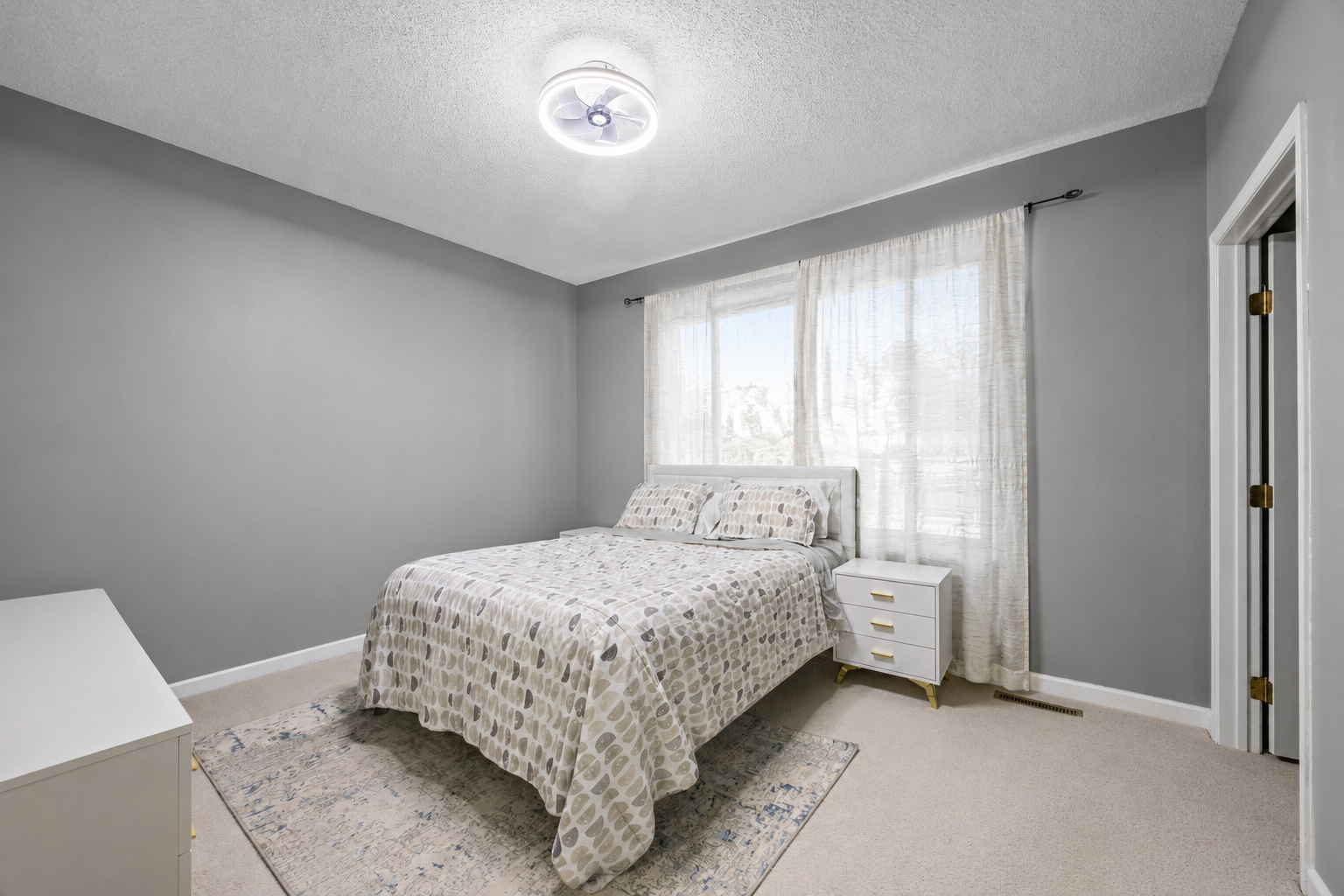 2215 White Water Way Property Photo 12