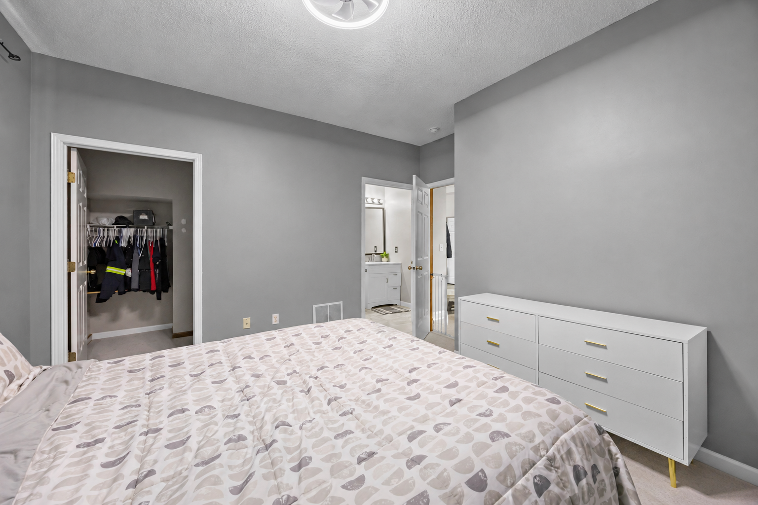 2215 White Water Way Property Photo 13
