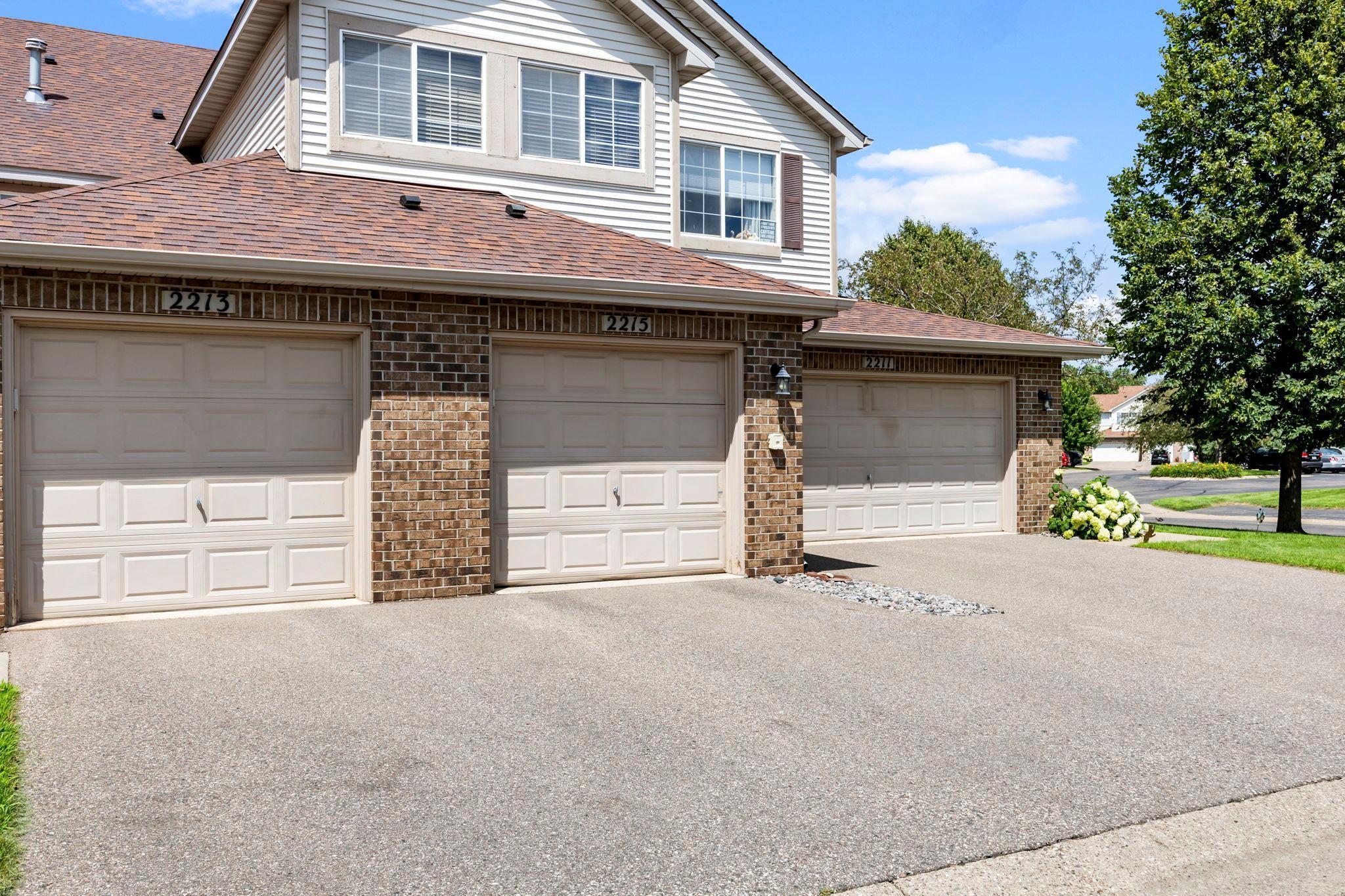 2215 White Water Way Property Photo 17