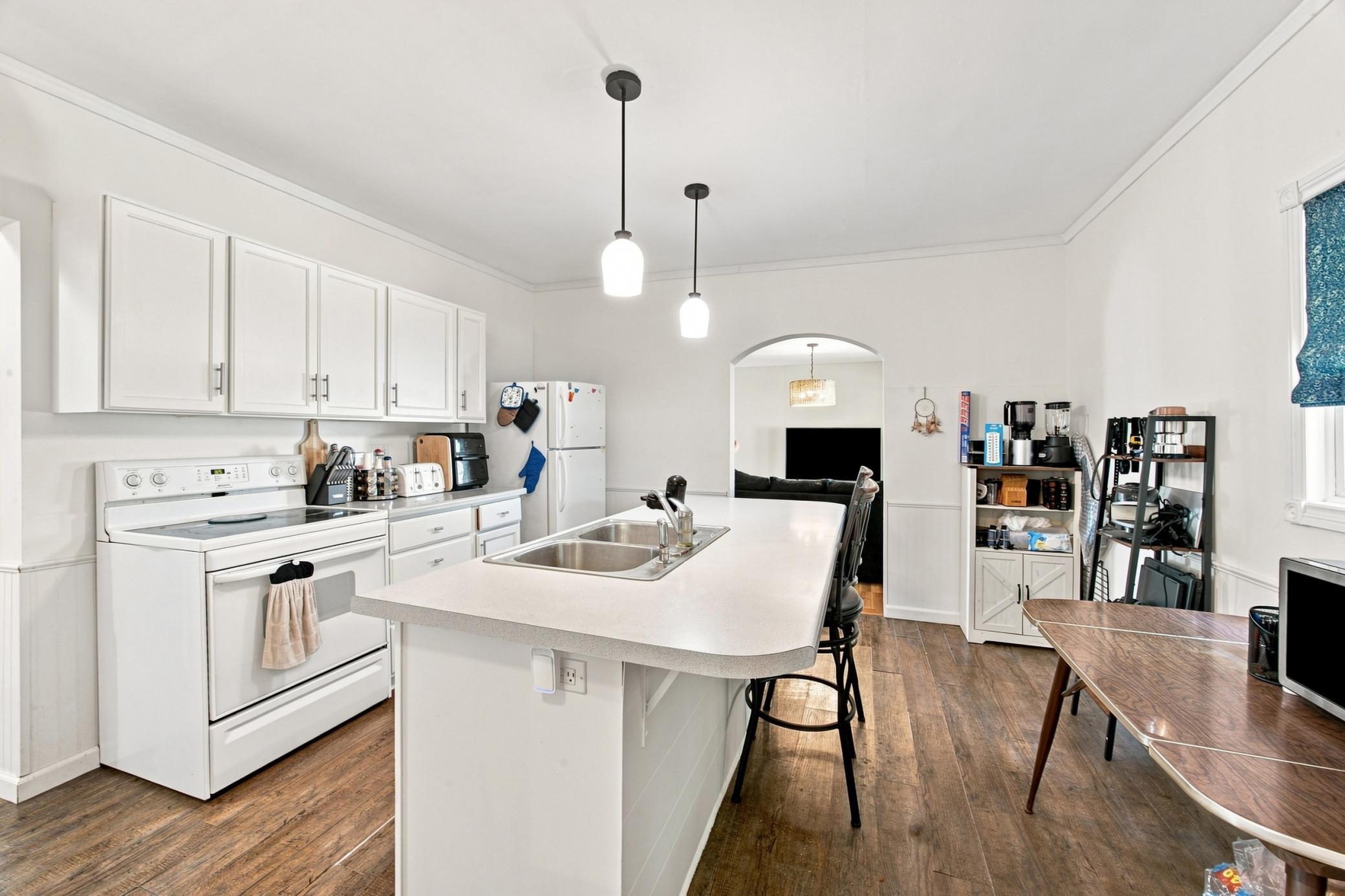 325 3rd Avenue W Property Photo 10