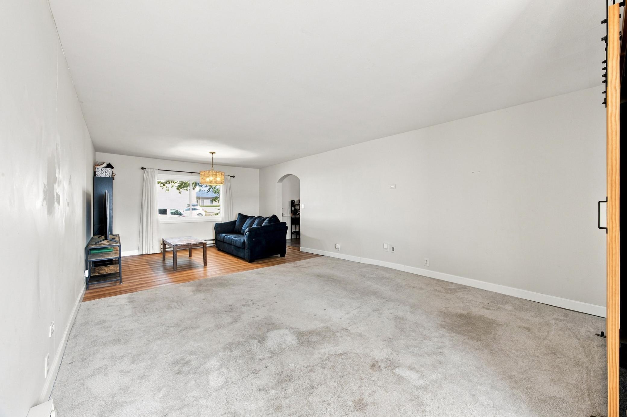 325 3rd Avenue W Property Photo 14