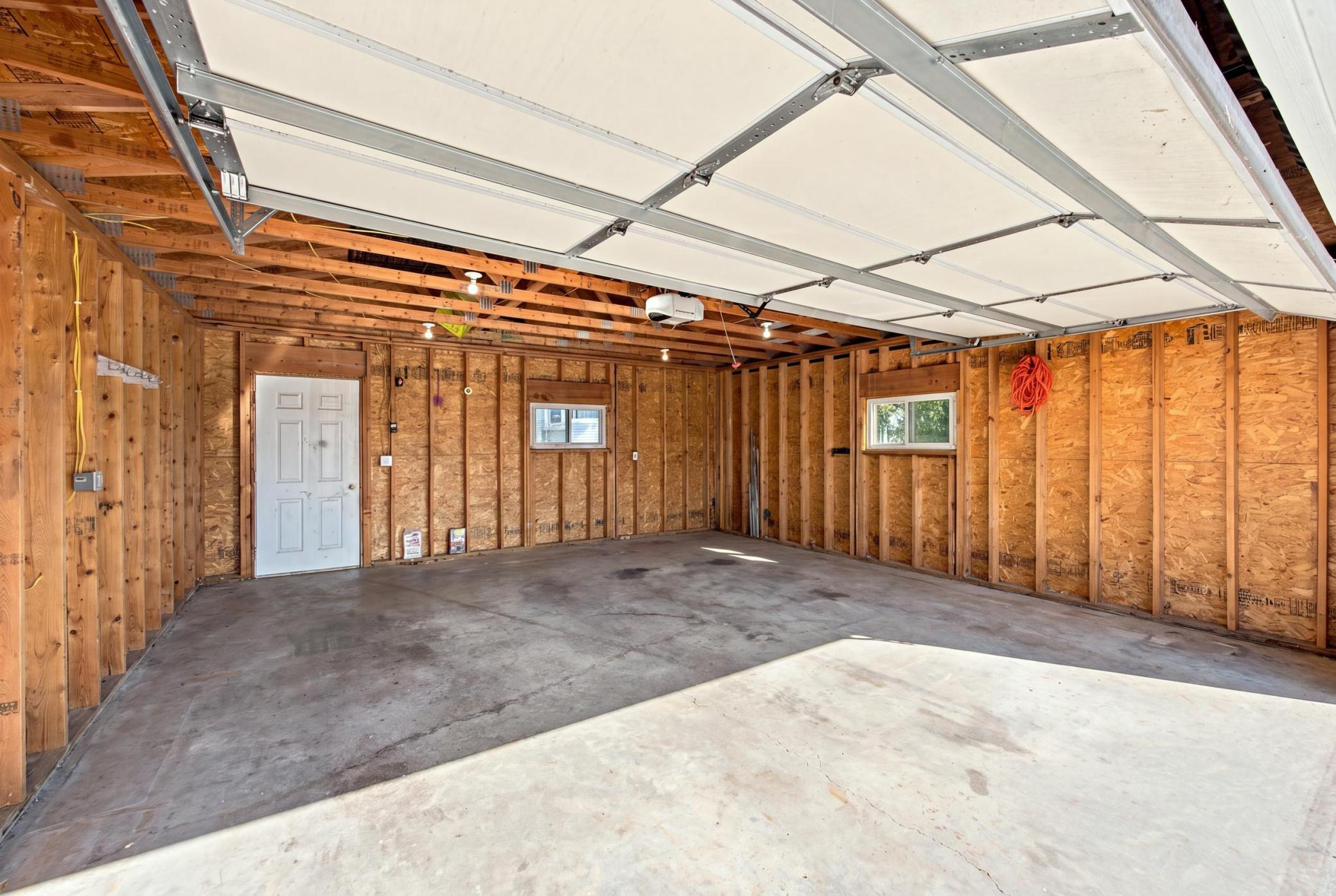 325 3rd Avenue W Property Photo 29