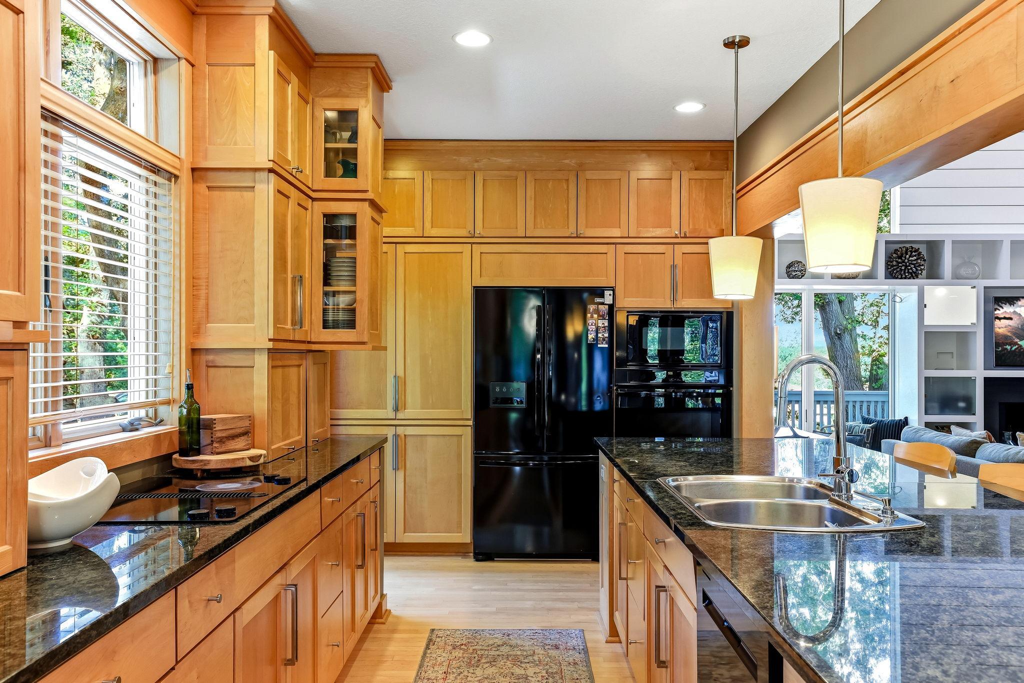 4939 Whispering Way Property Photo 8