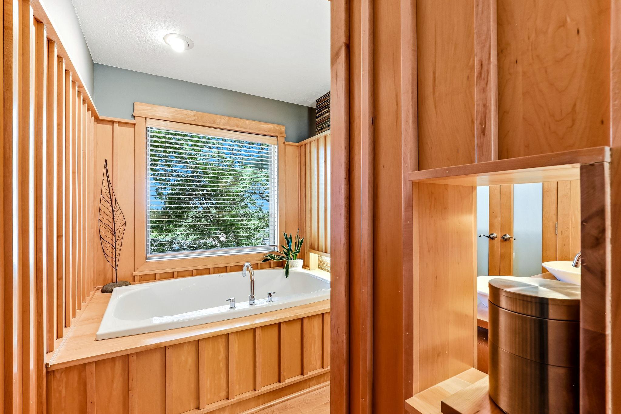 4939 Whispering Way Property Photo 32