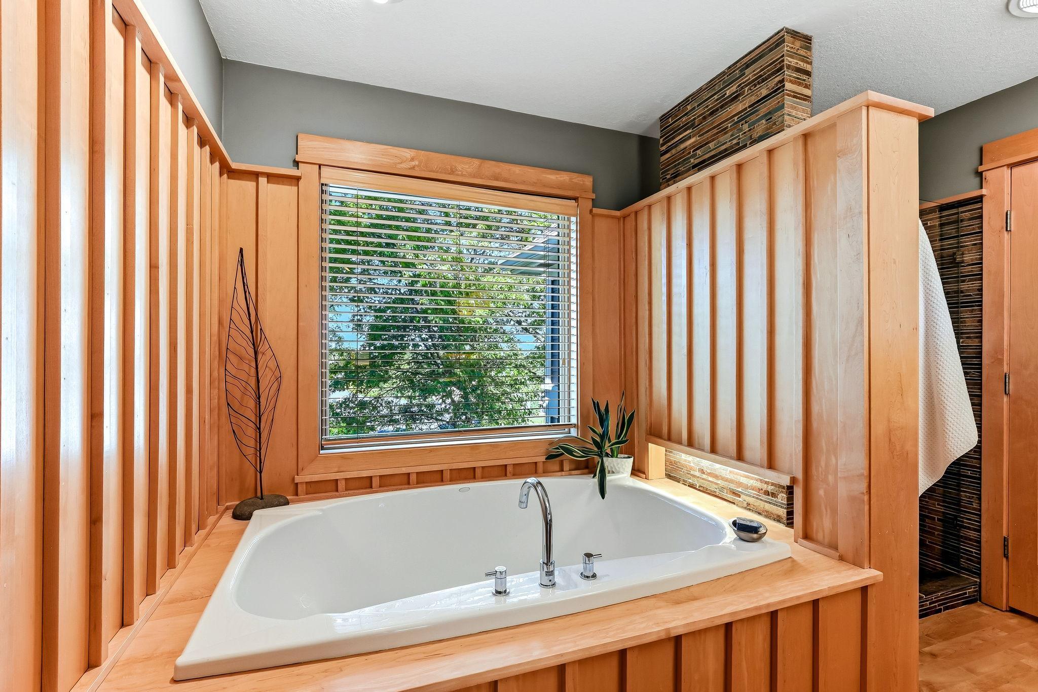 4939 Whispering Way Property Photo 33