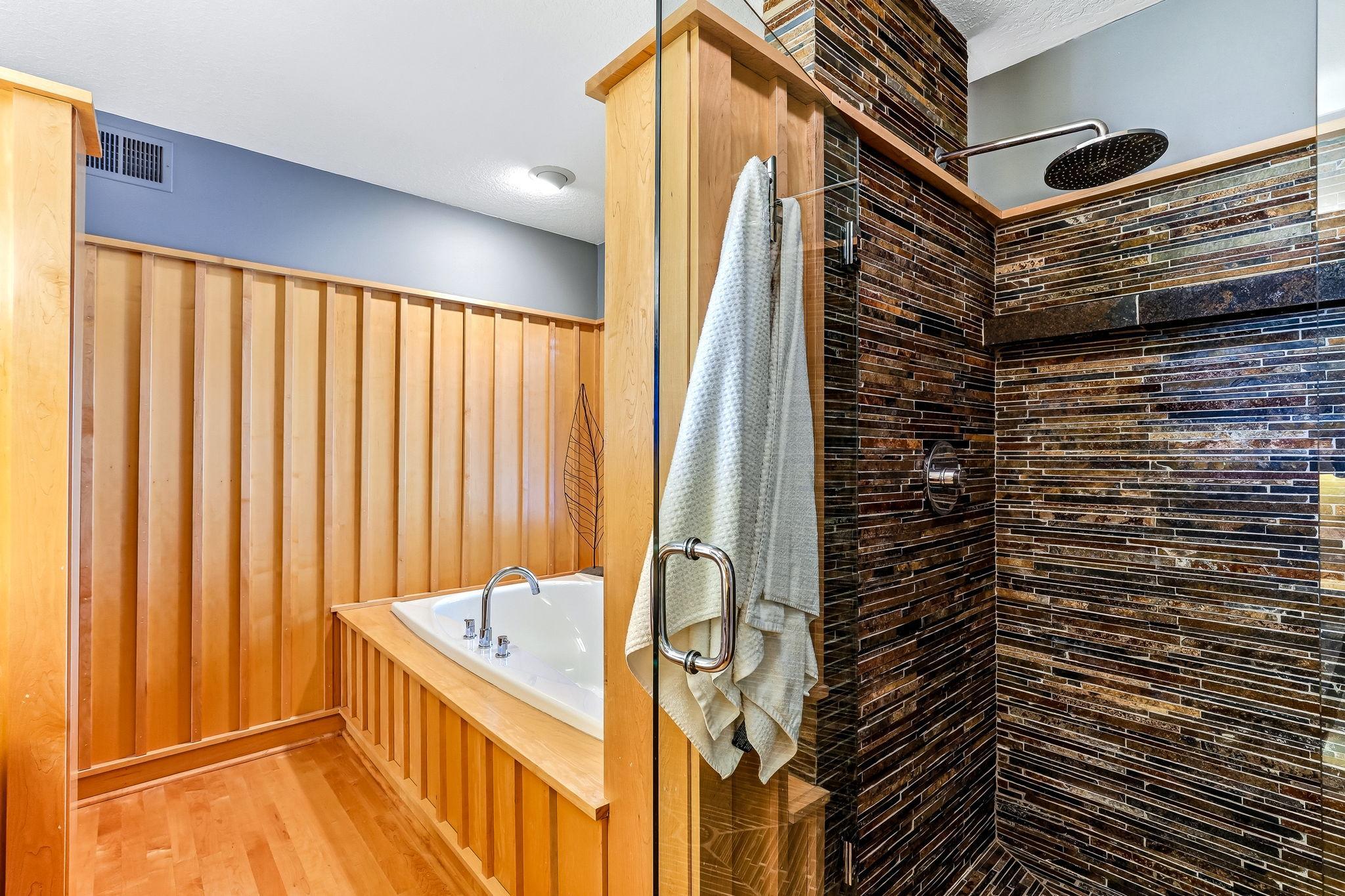 4939 Whispering Way Property Photo 35