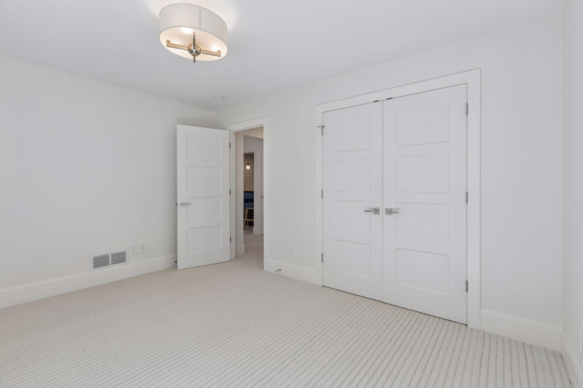 5413 Doncaster Way Property Photo 55