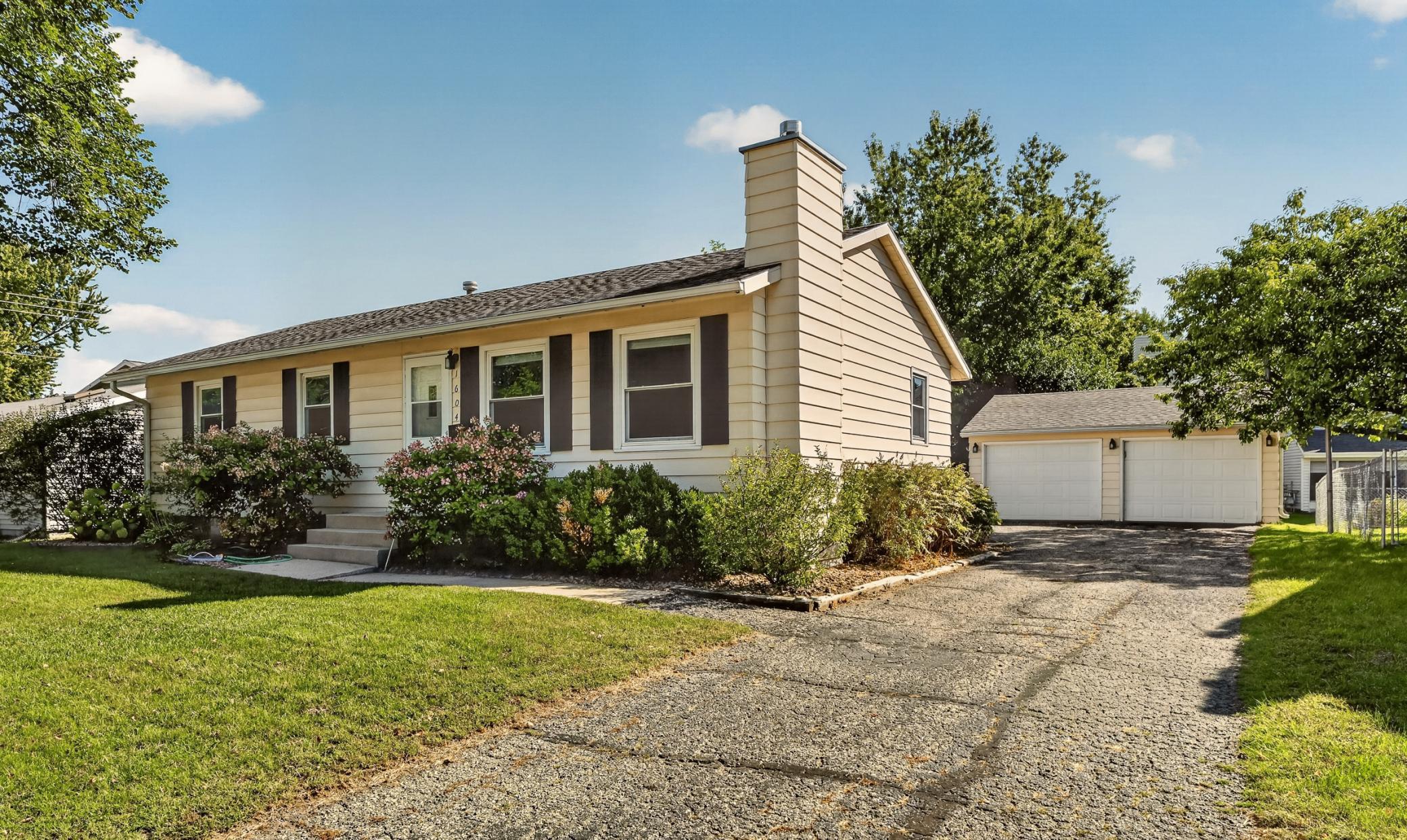 1604 9th Avenue SE Property Photo 1