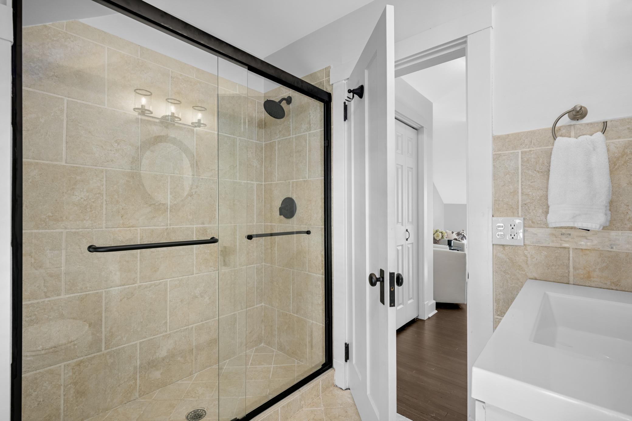 1064 Lombard Avenue Property Photo 22