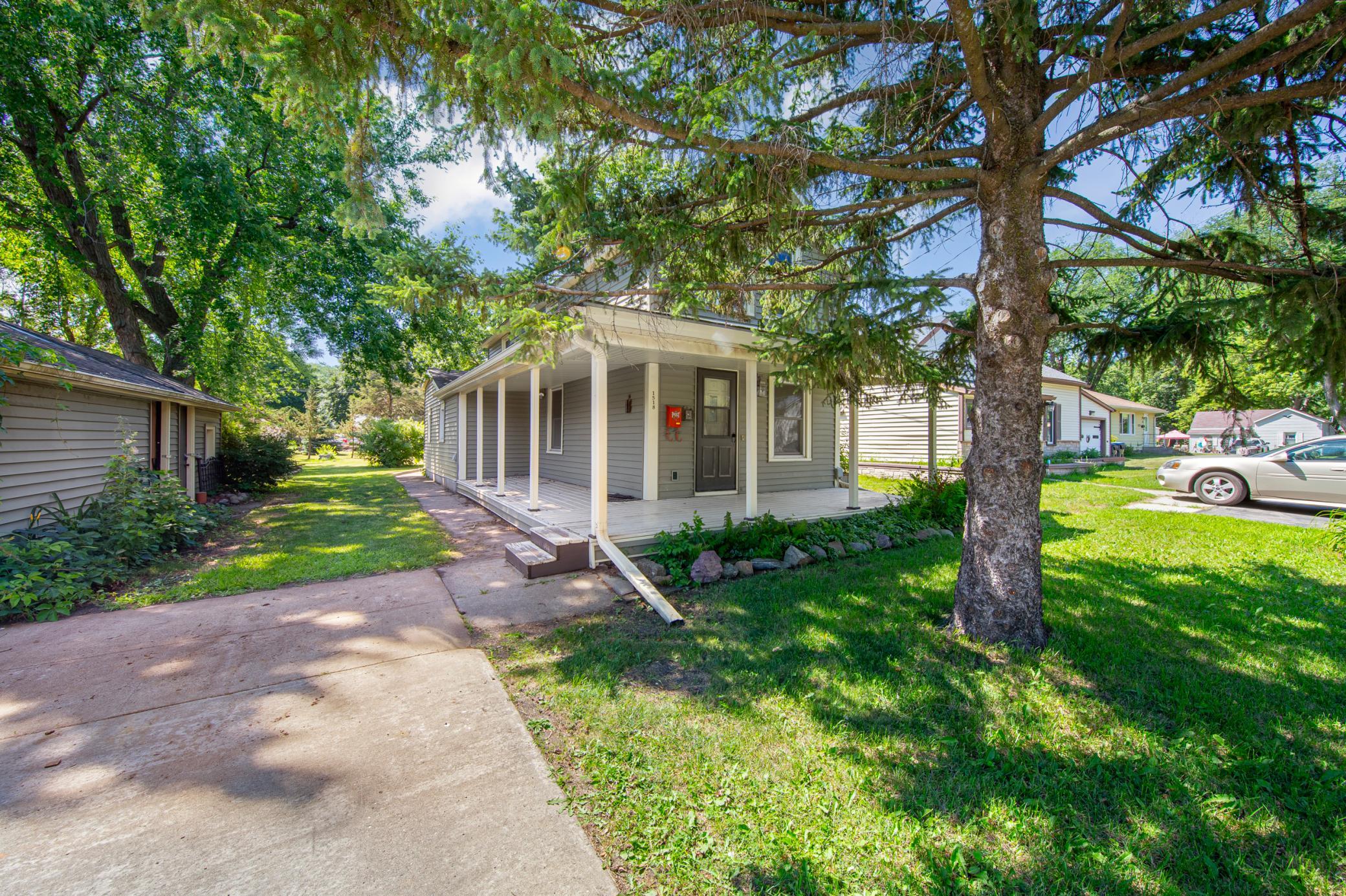 1518 4th Avenue Property Photo 3