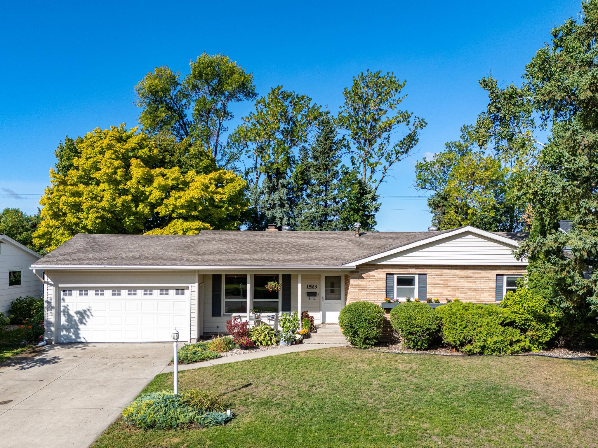 1523 Hoven Lane Property Photo 1