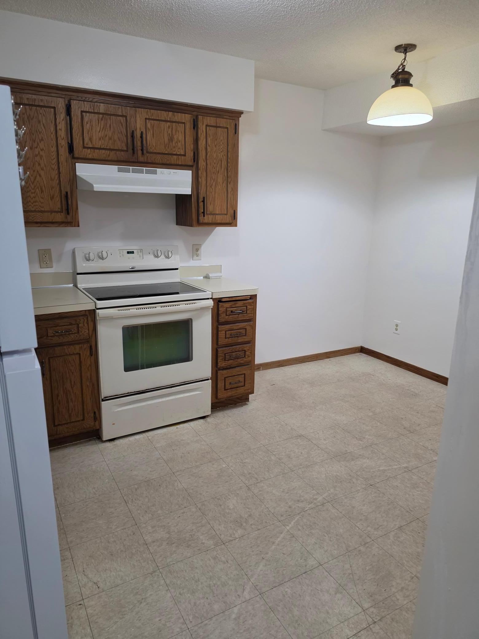 9310,12 Ryan Place Property Photo 4