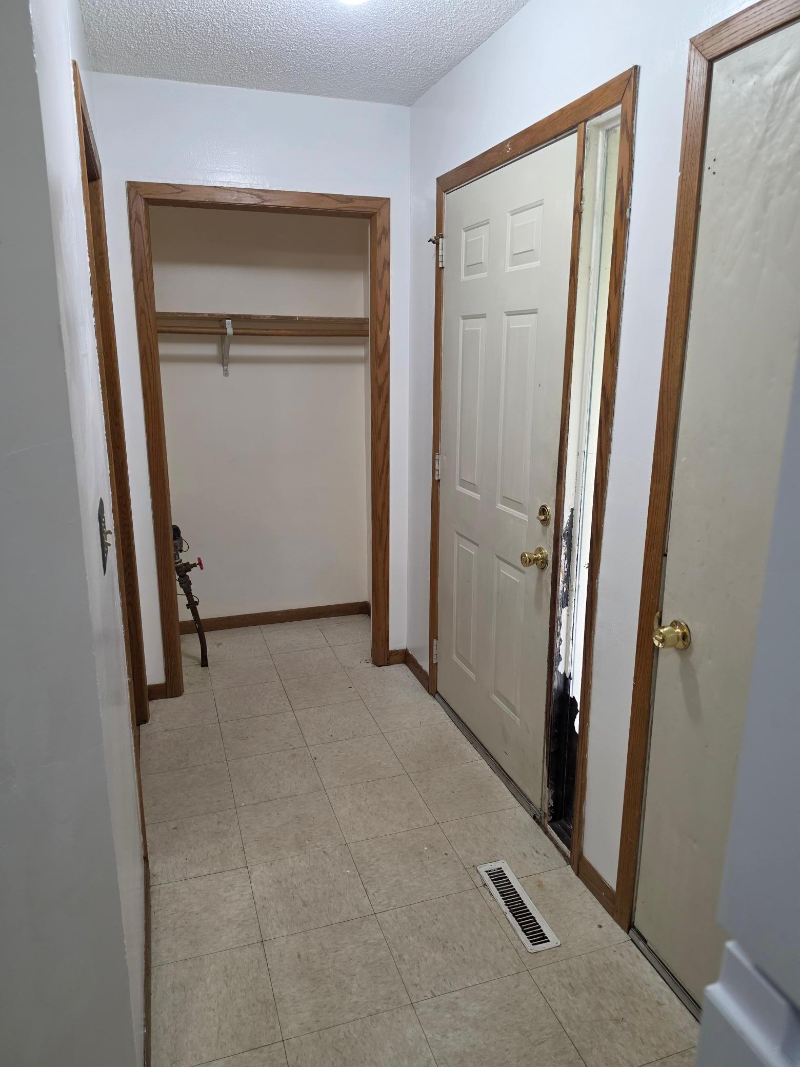 9310,12 Ryan Place Property Photo 7