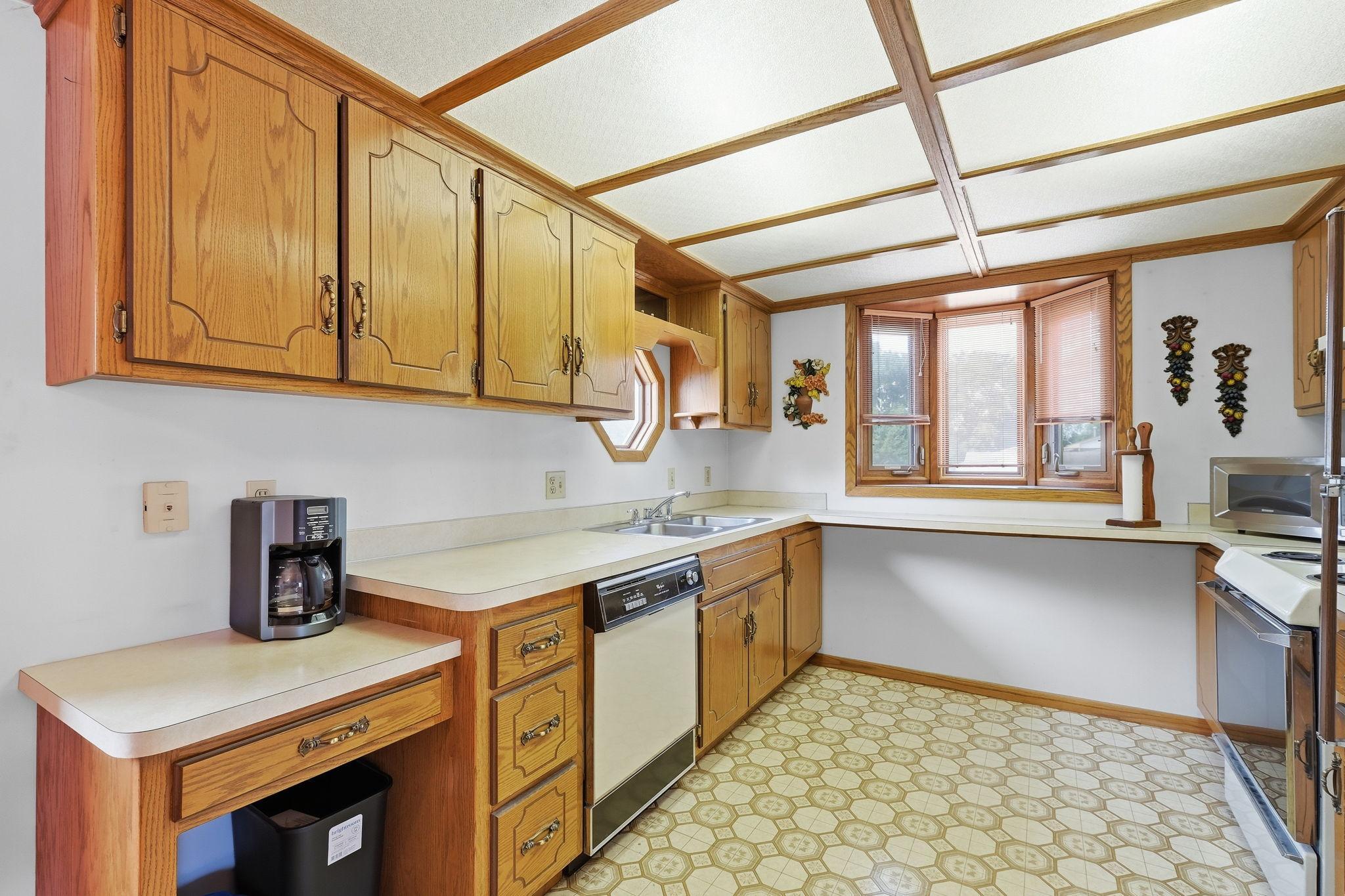 12048 Oregon Circle N Property Photo 6