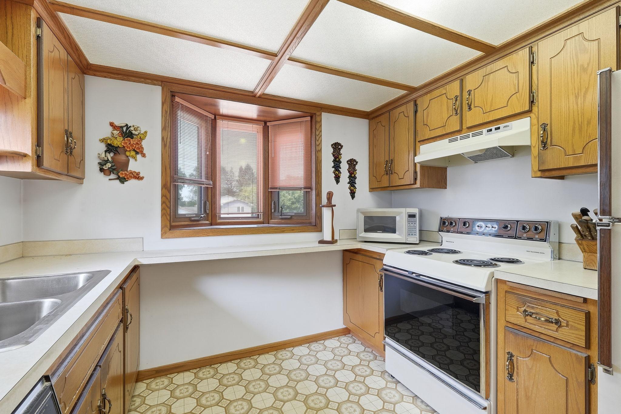 12048 Oregon Circle N Property Photo 7