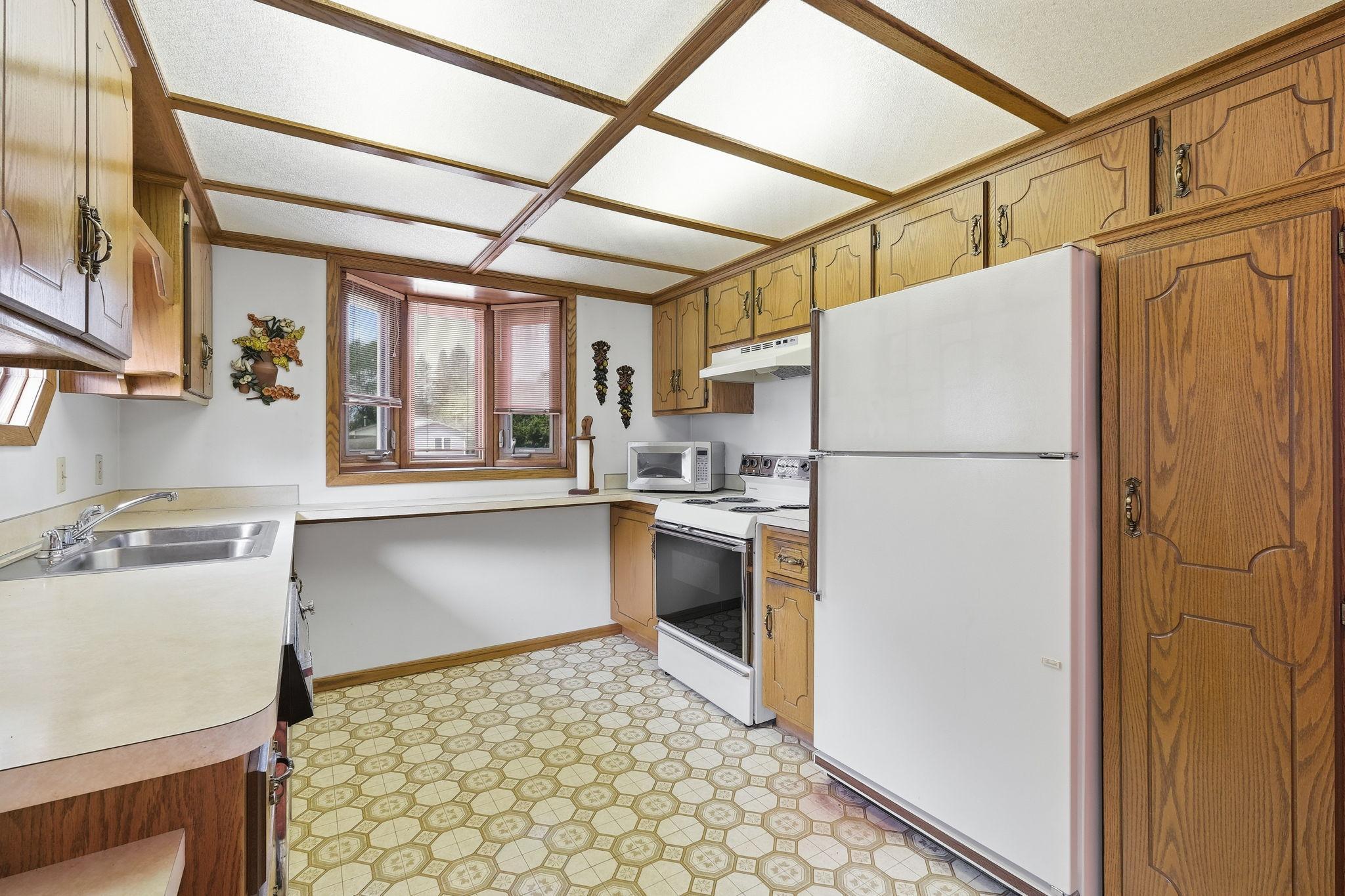 12048 Oregon Circle N Property Photo 9