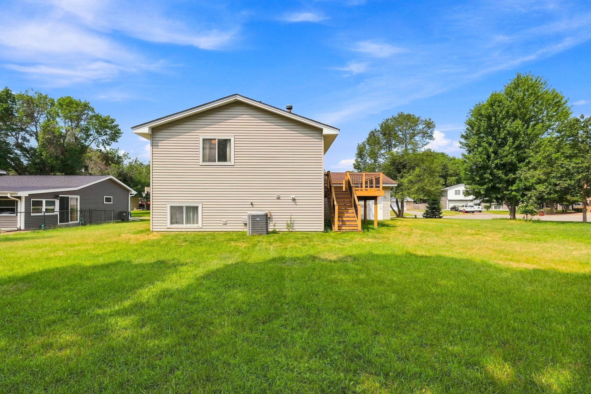 12048 Oregon Circle N Property Photo 21