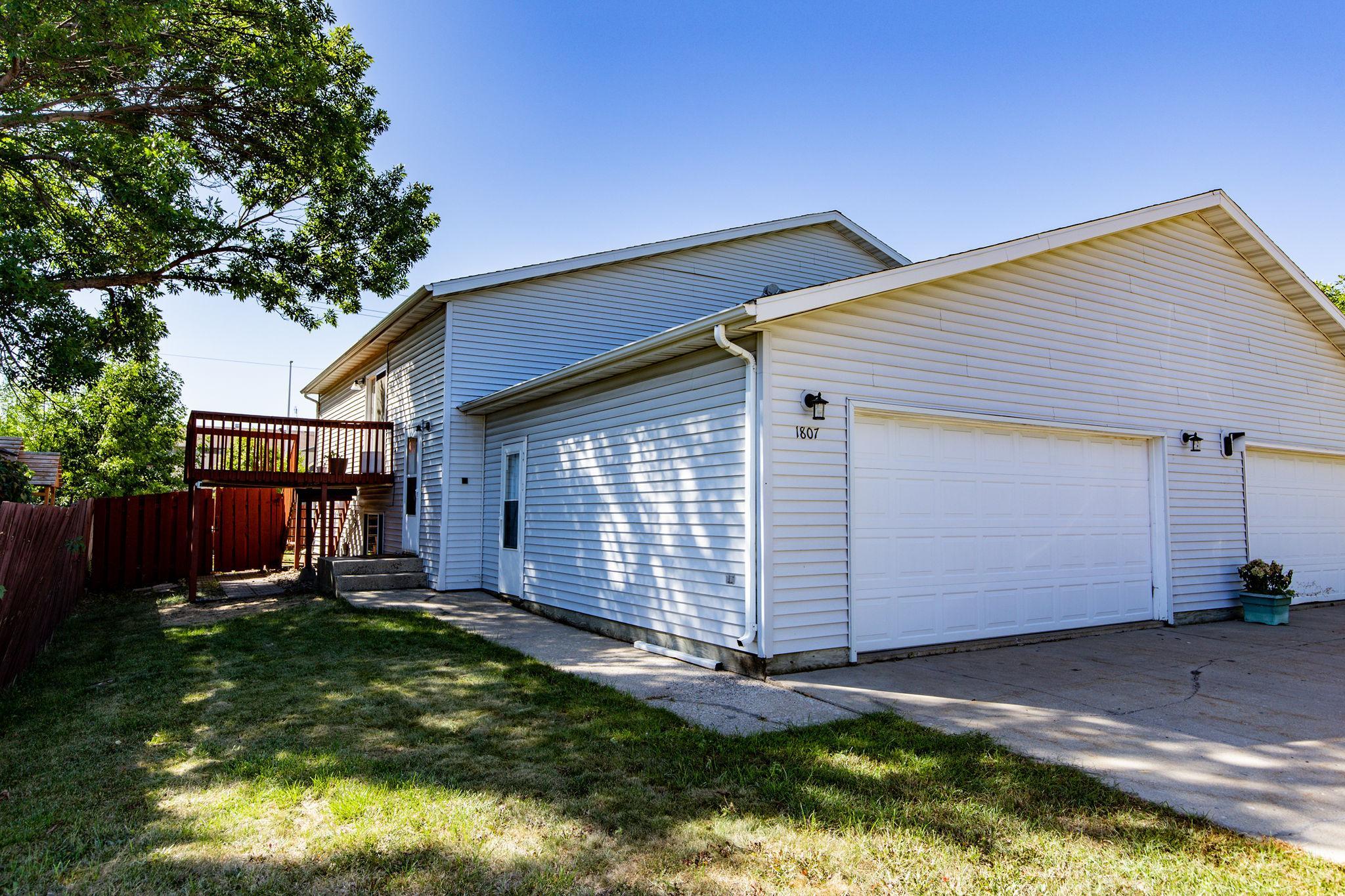 1807 32 Avenue S