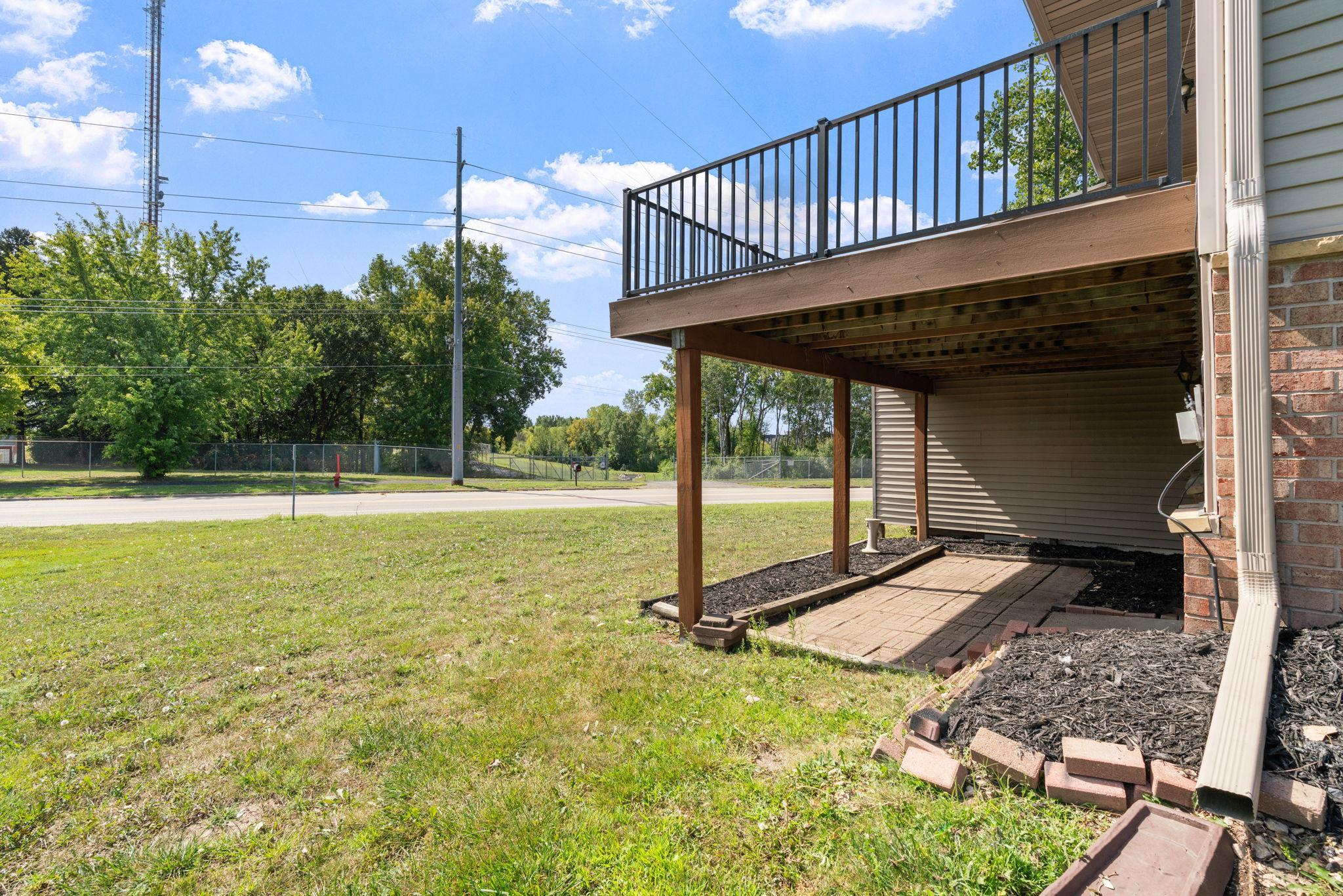 4112 Sylvia Lane S Property Photo 4