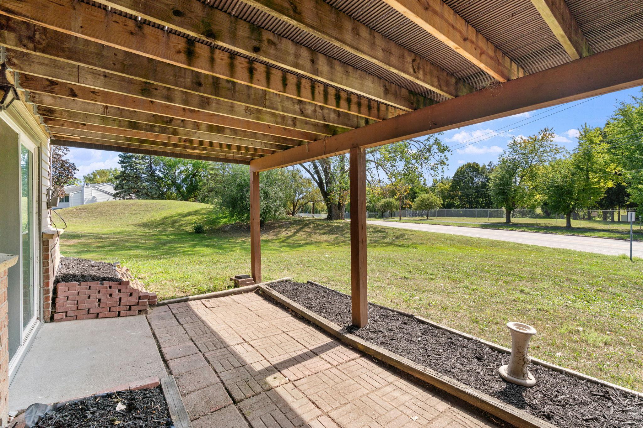 4112 Sylvia Lane S Property Photo 7