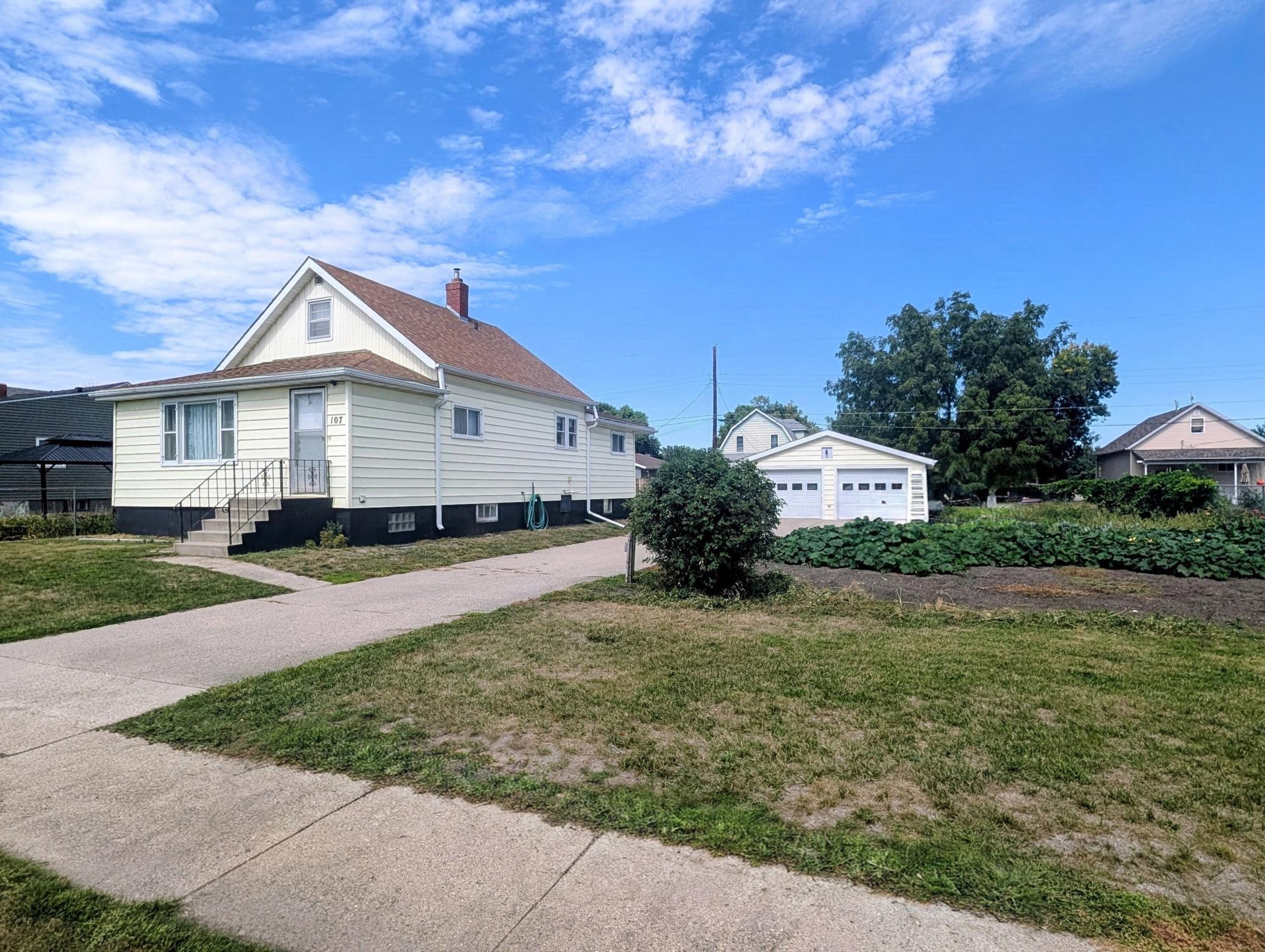 107 1st Avenue Sw Property Photo 1