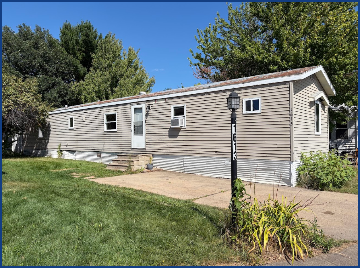 1613 Deerwood Drive Ne Property Photo 1
