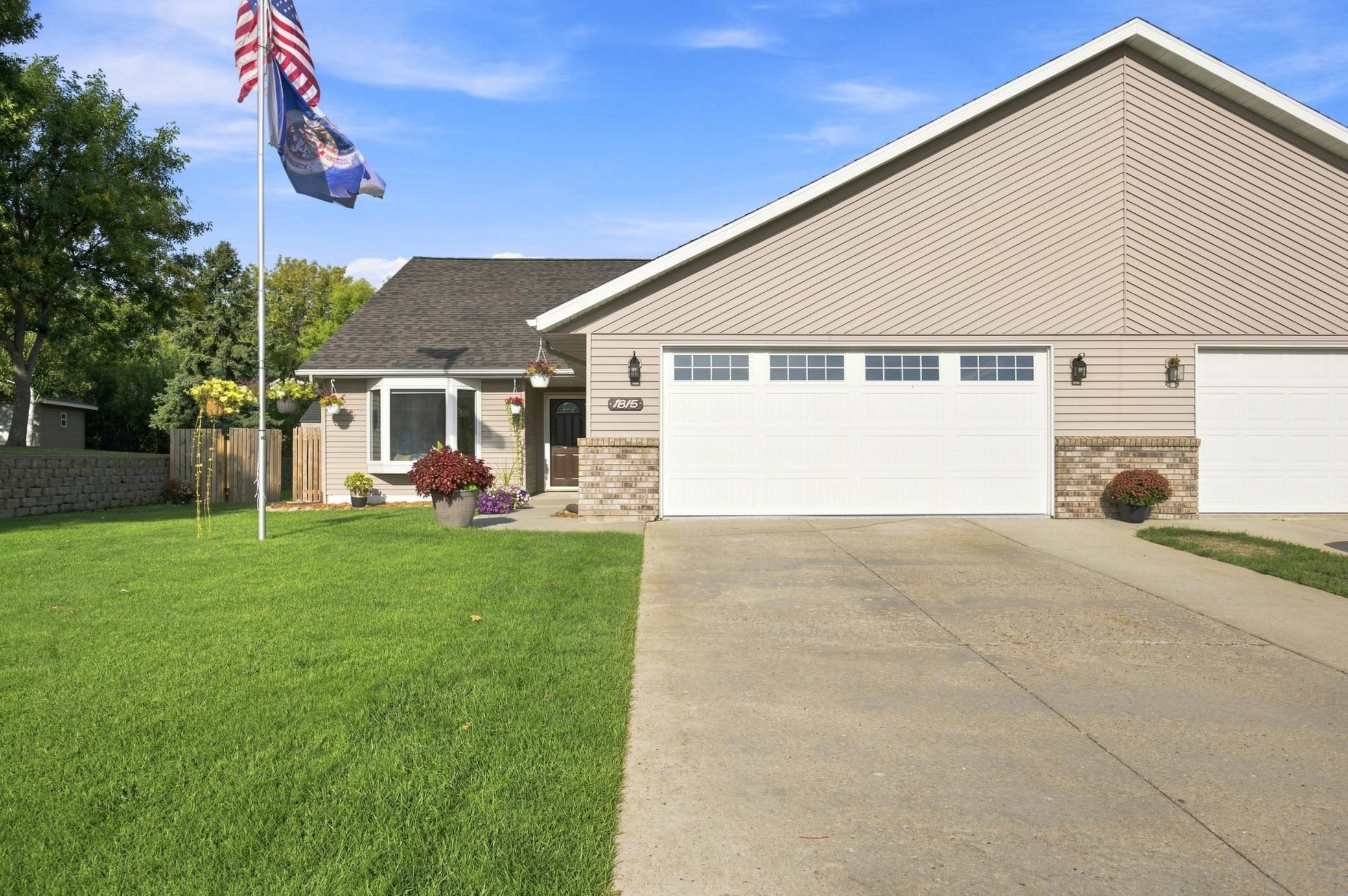 1815 Bridgeview Boulevard Property Photo 1