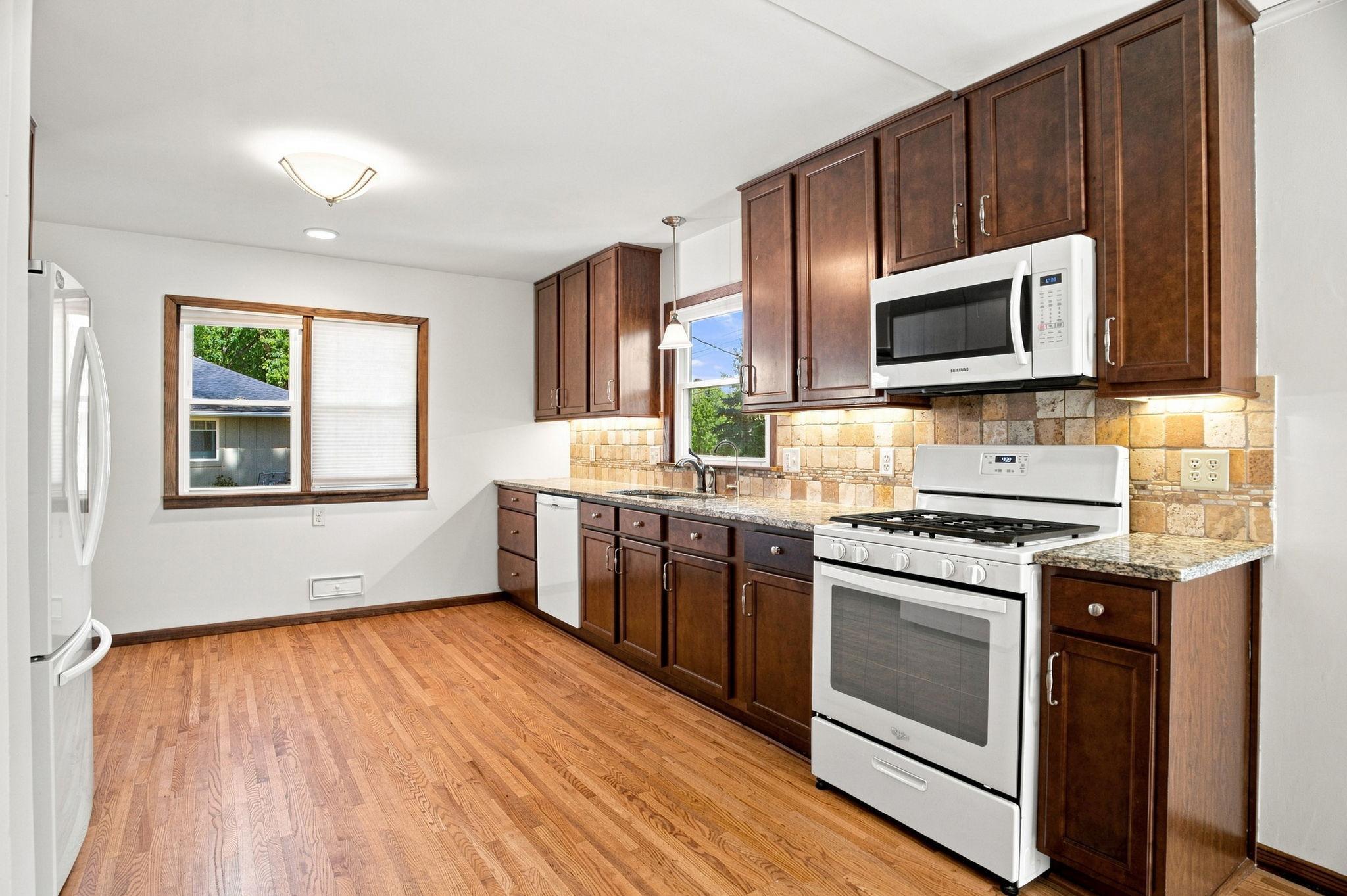 125 Hackberry Hill Property Photo 11