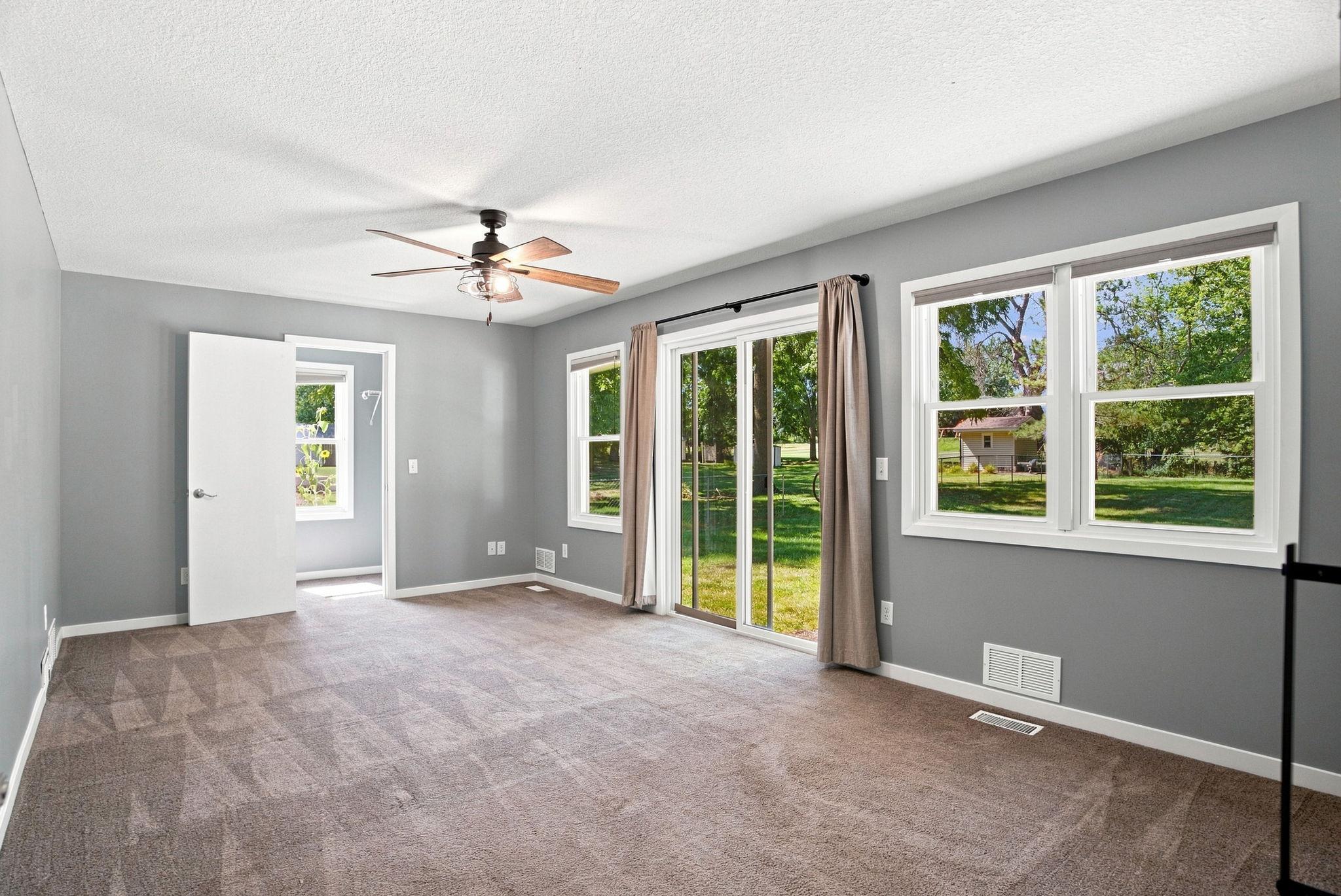 125 Hackberry Hill Property Photo 15
